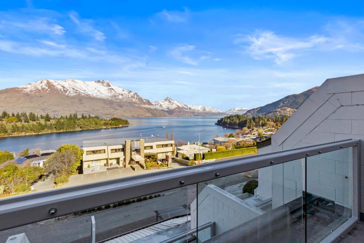 Two-Bedroom Apartment - Split Level