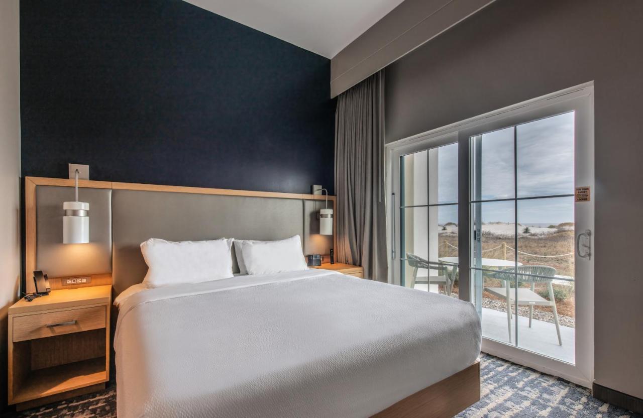 One Bedroom Suite, Beachfront, One King Bed, Sofa Bed with Balcony