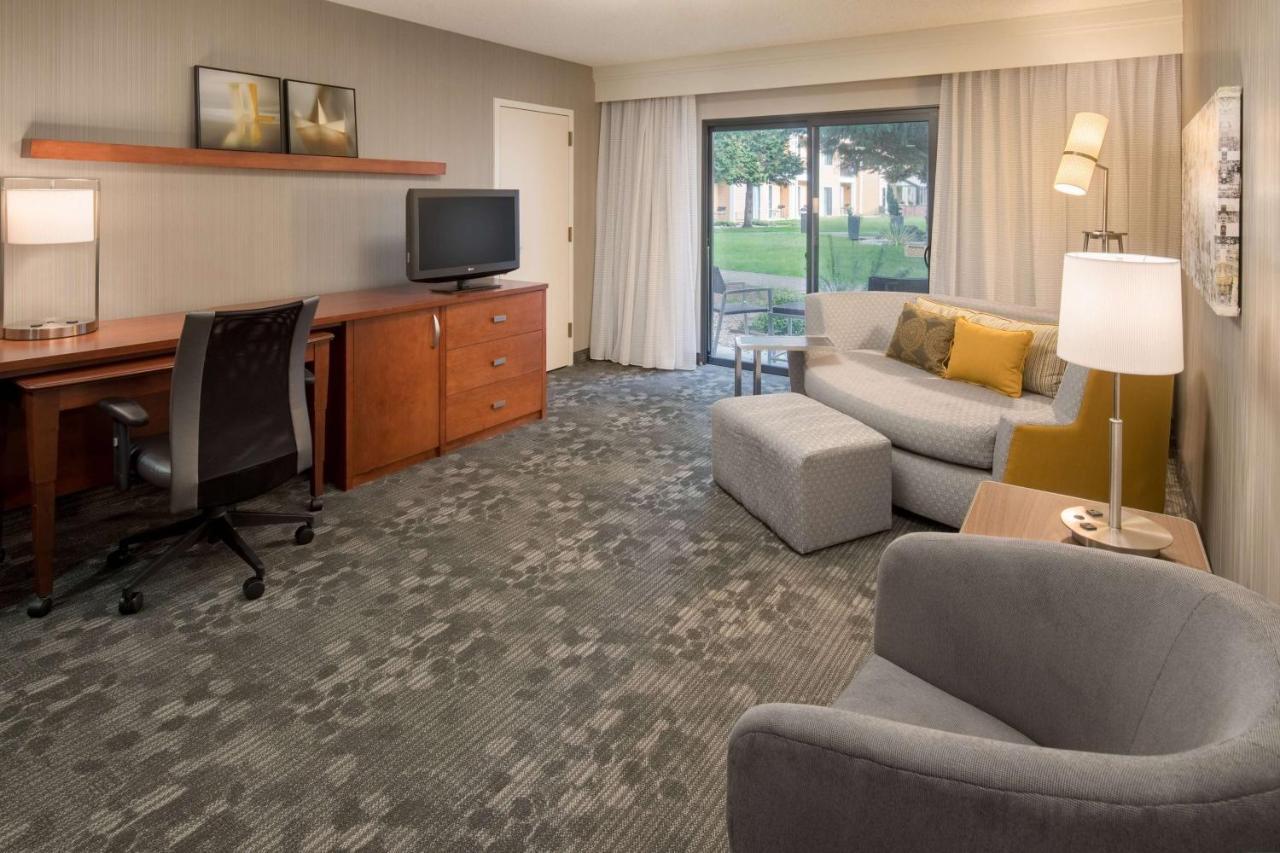 One-Bedroom King Suite