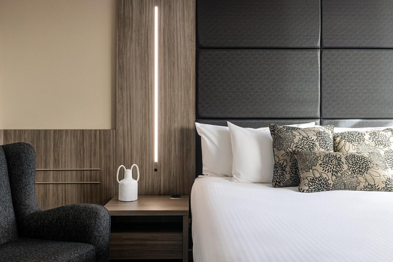 Superior King Room with City View