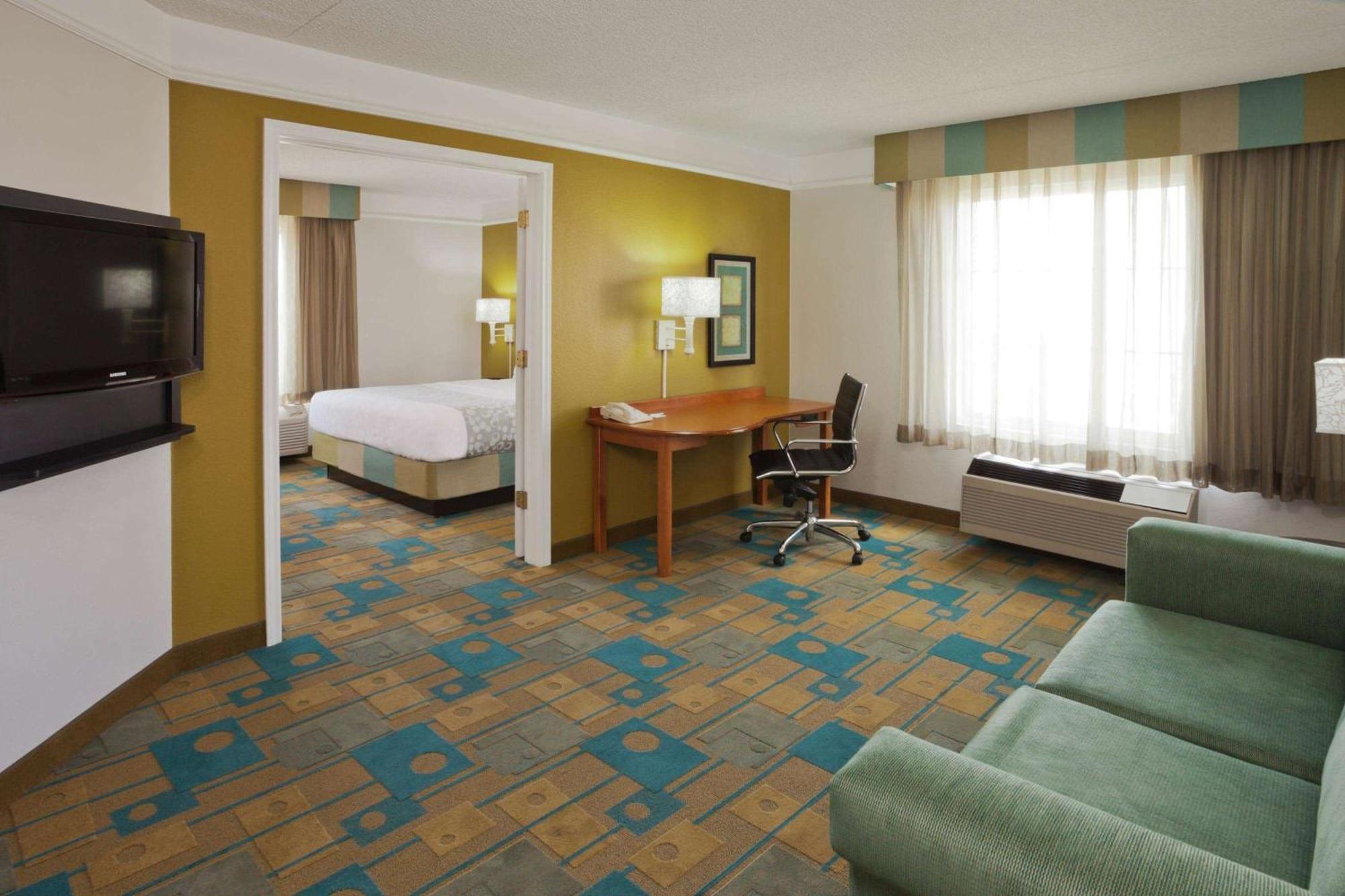 One-Bedroom King Suite Non-Smoking