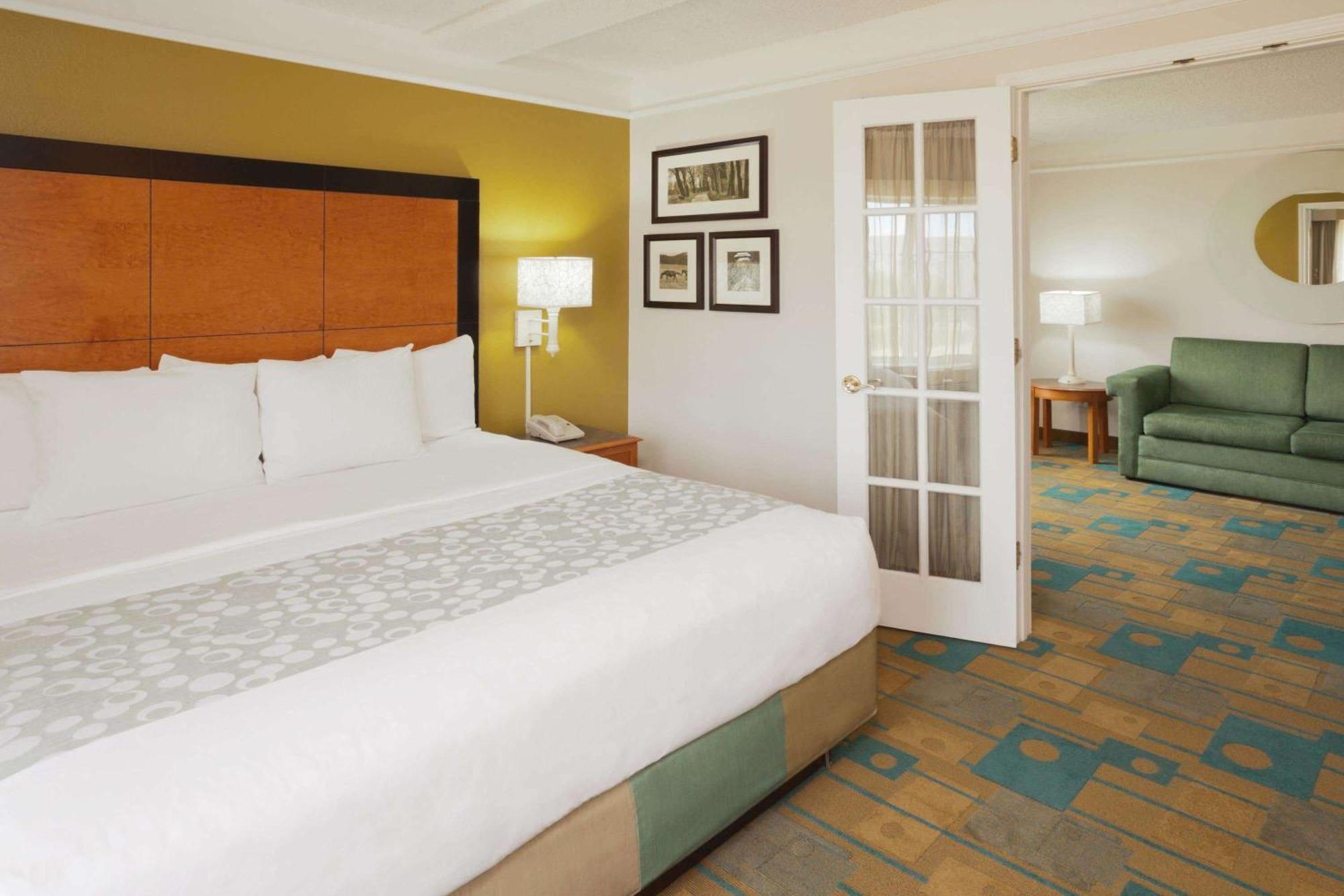 One-Bedroom King Suite Non-Smoking