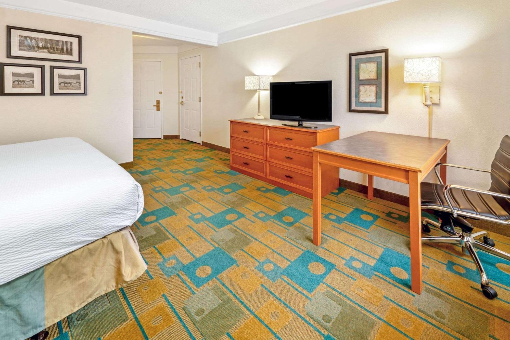 King Room Mobility Access or Non-Smoking