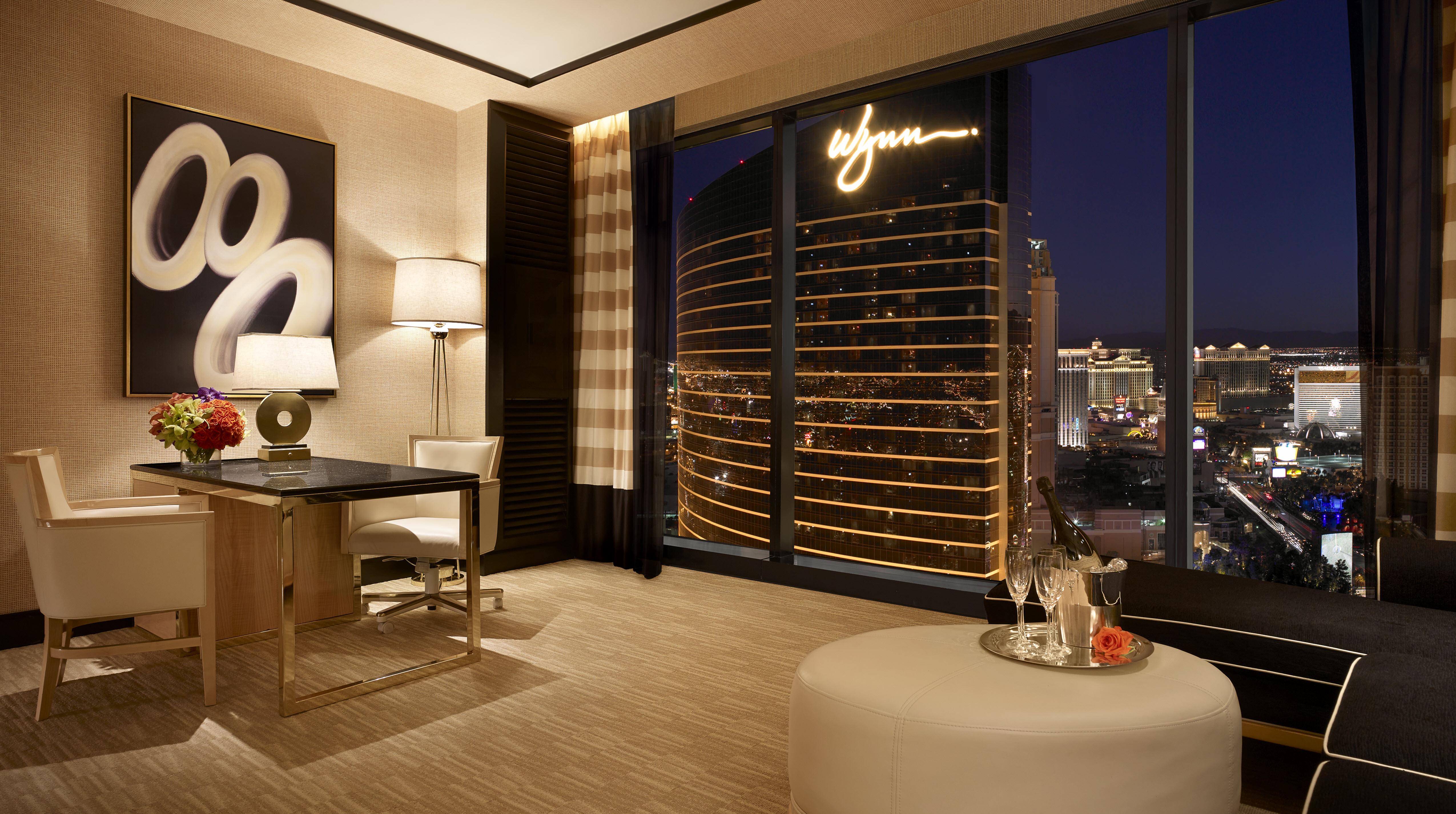 Encore Panoramic View King - Enjoy Daily Brunch for Two at the Buffet