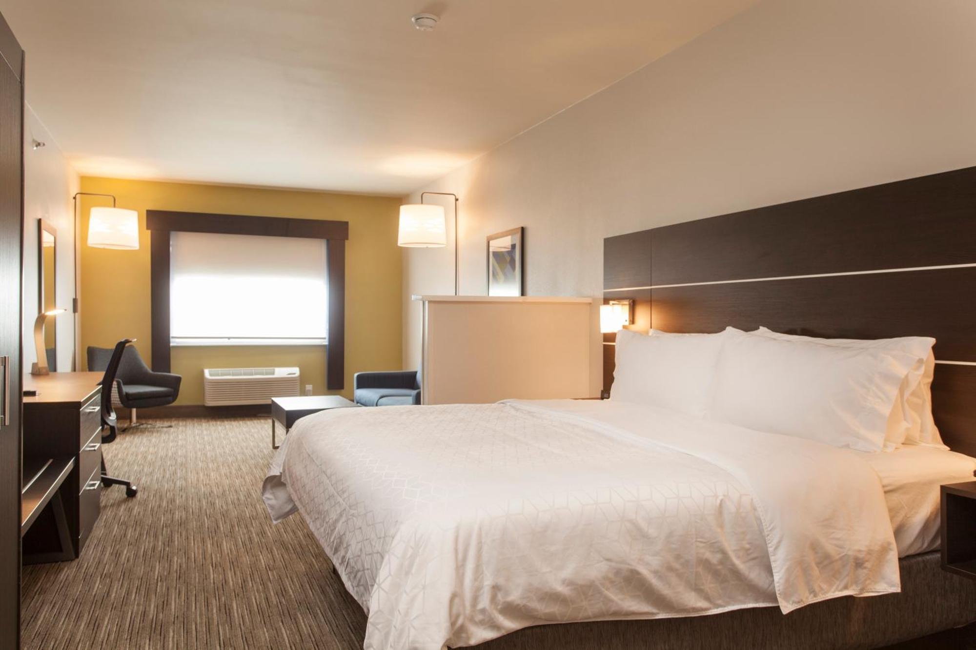 King Room - Hearing Accessible/Non-Smoking