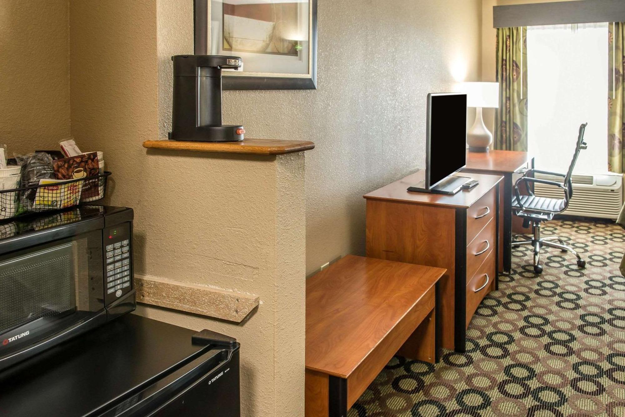 Standard Queen Room Two Queen Beds Non Smoking