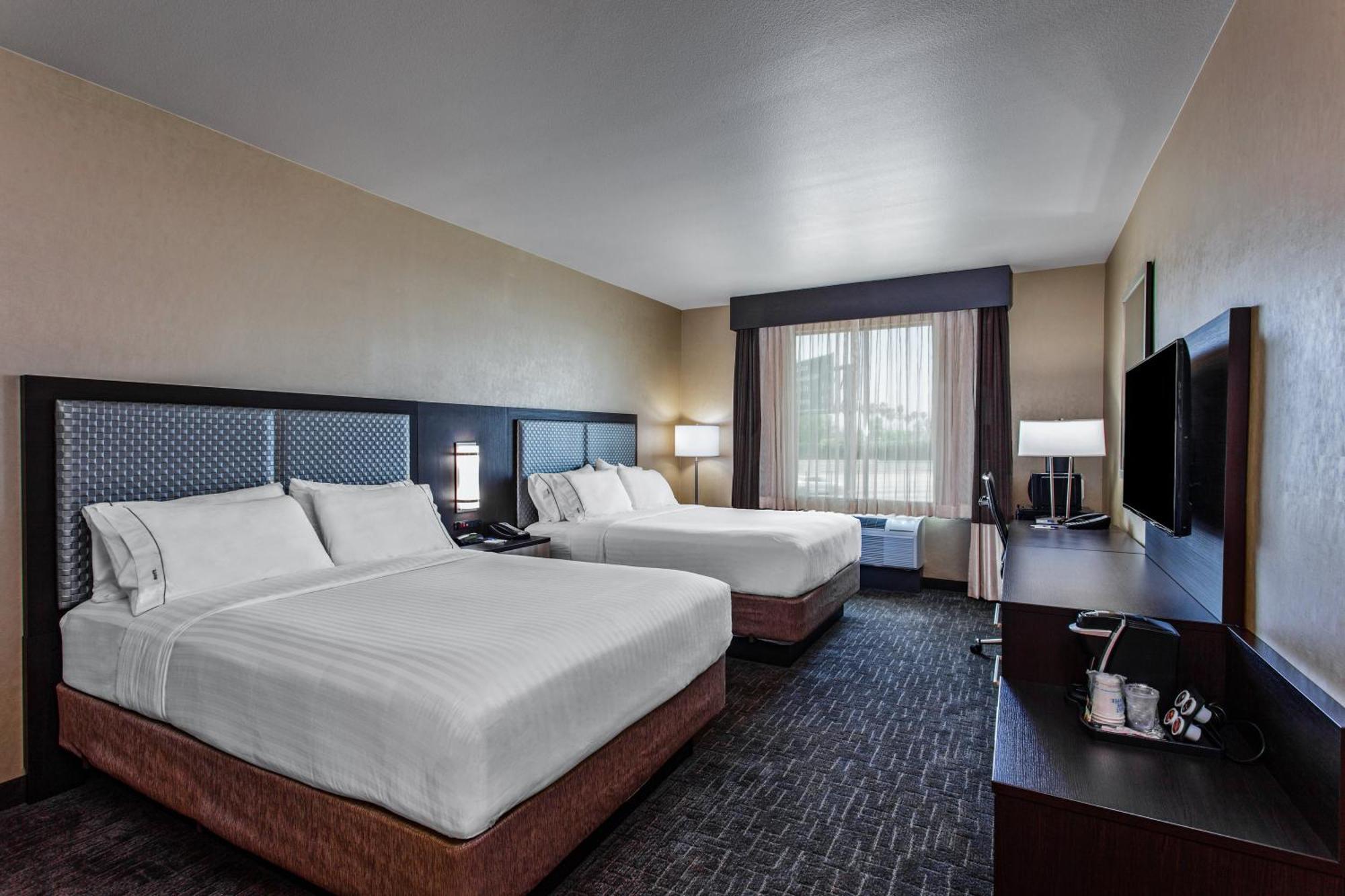 Standard Room with Two Queen Beds