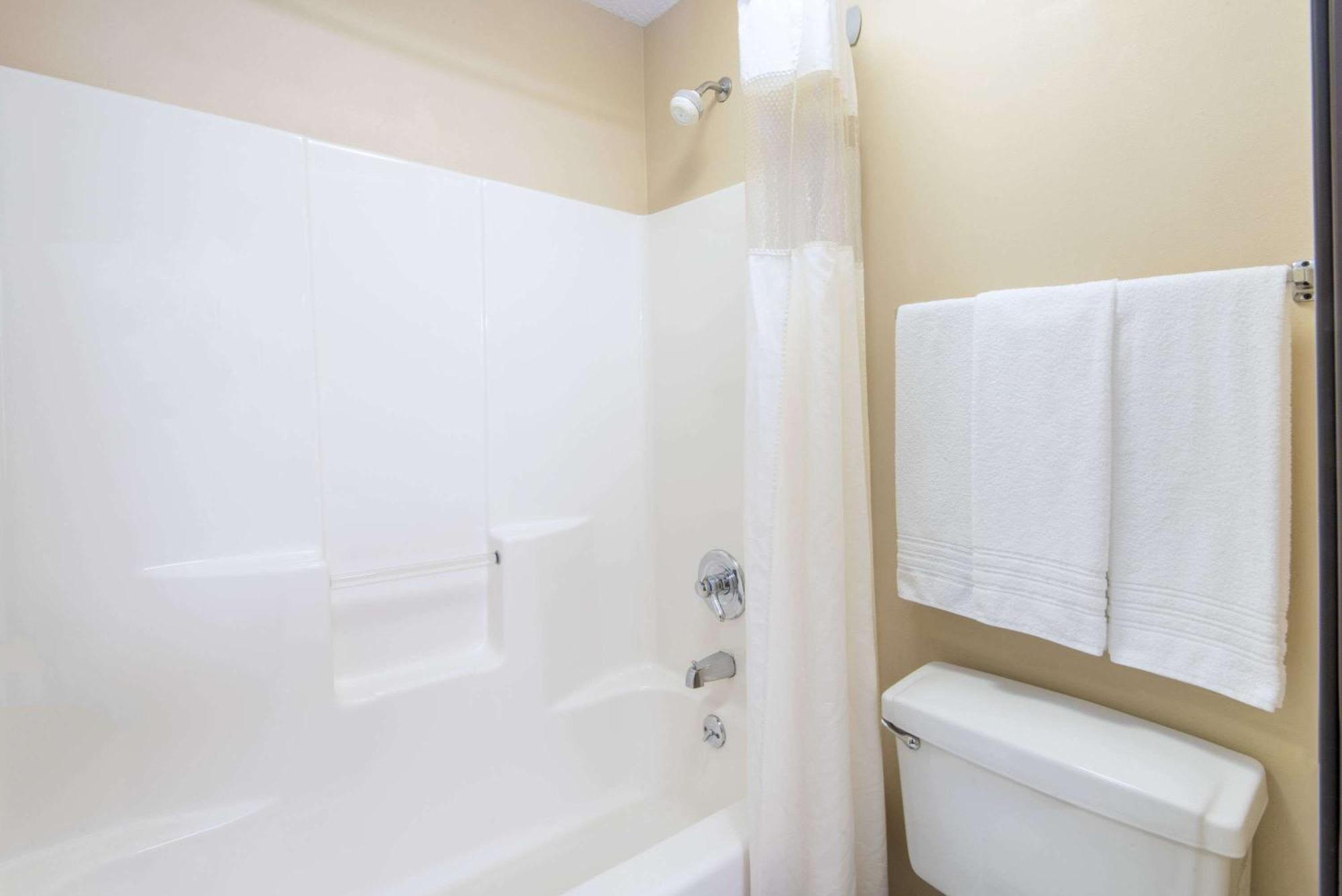 1 King Bed Studio Suite Non-Smoking