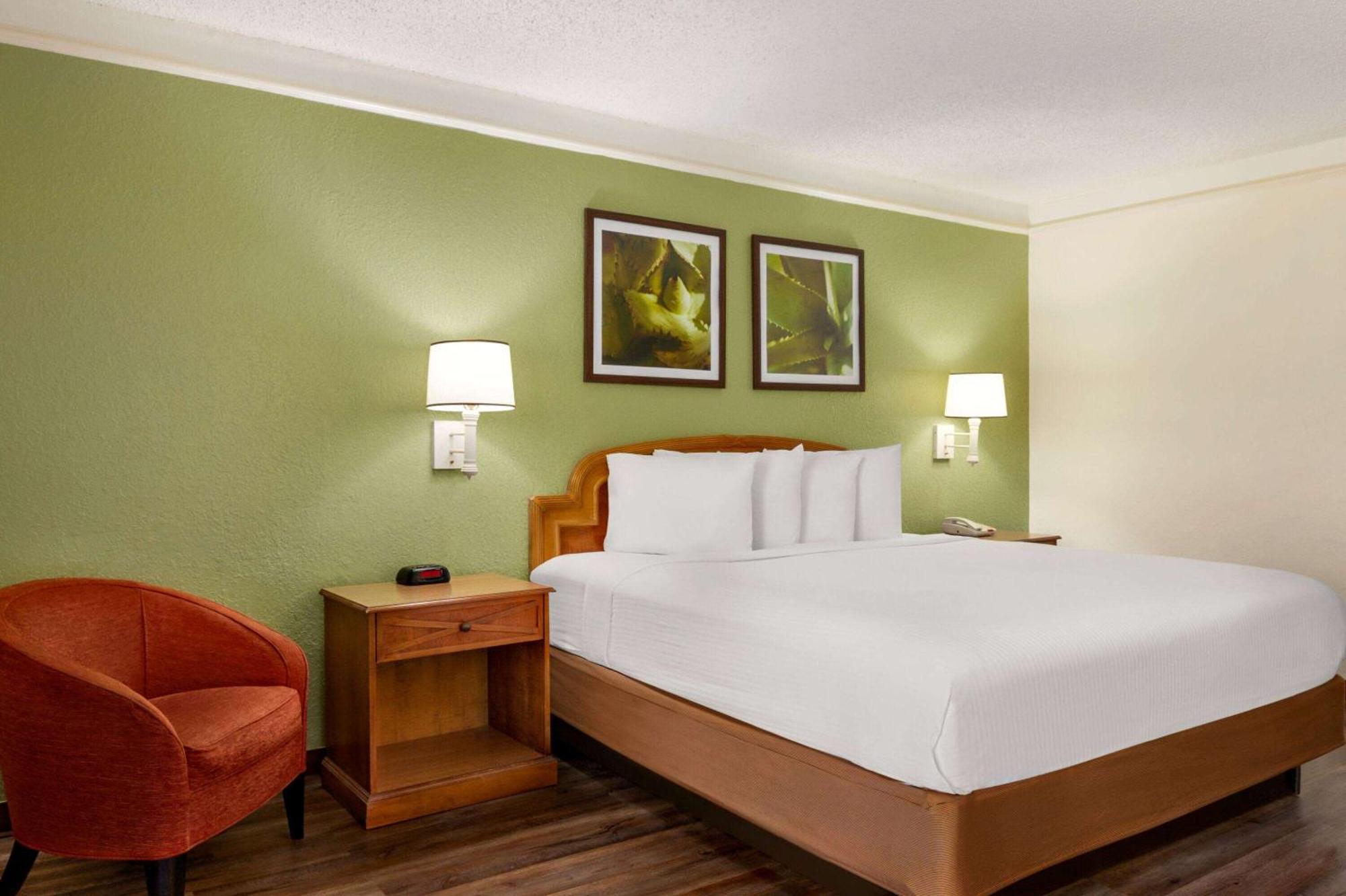 Superior King Room - Non-Smoking