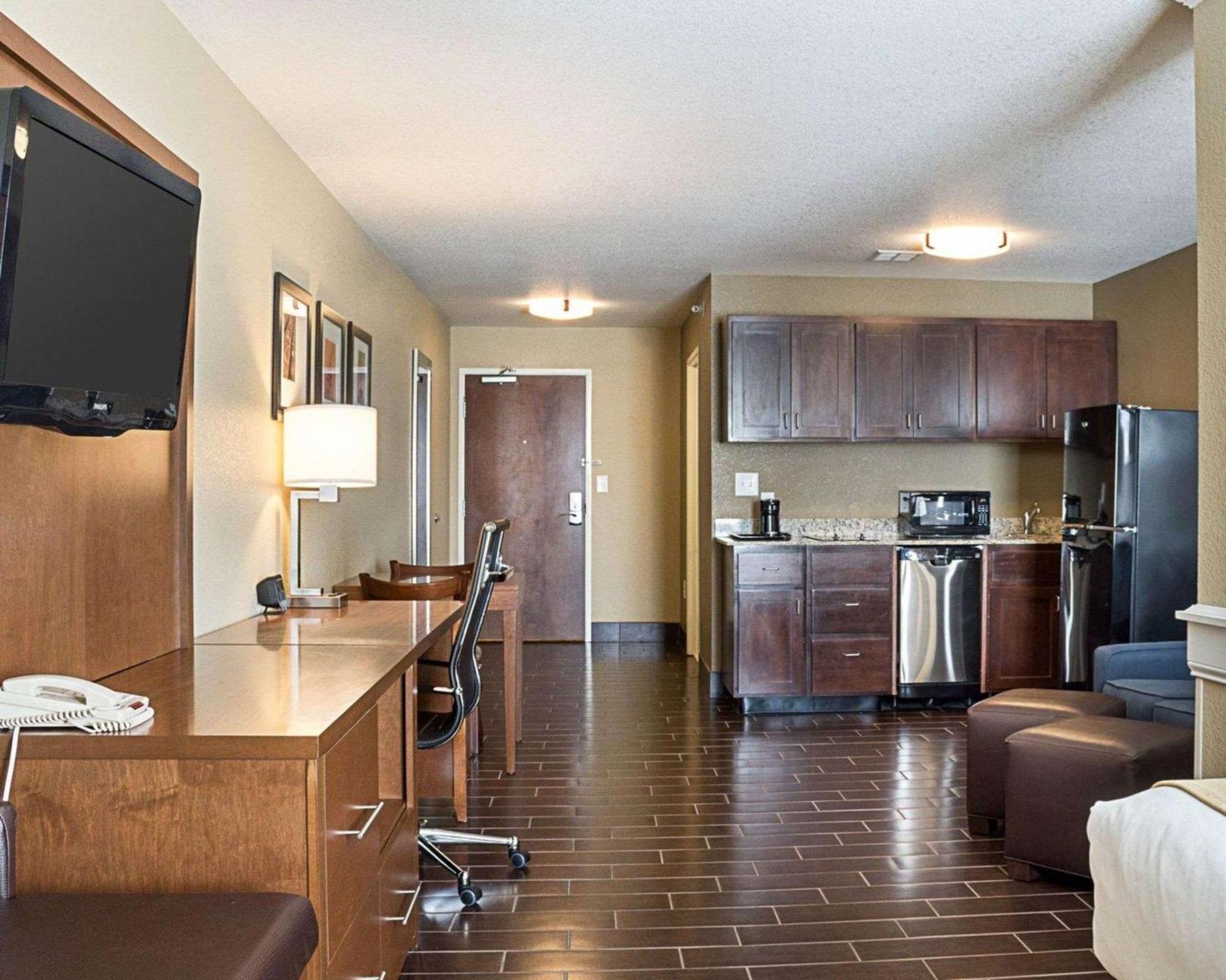 King Suite with Kitchen - Non-Smoking