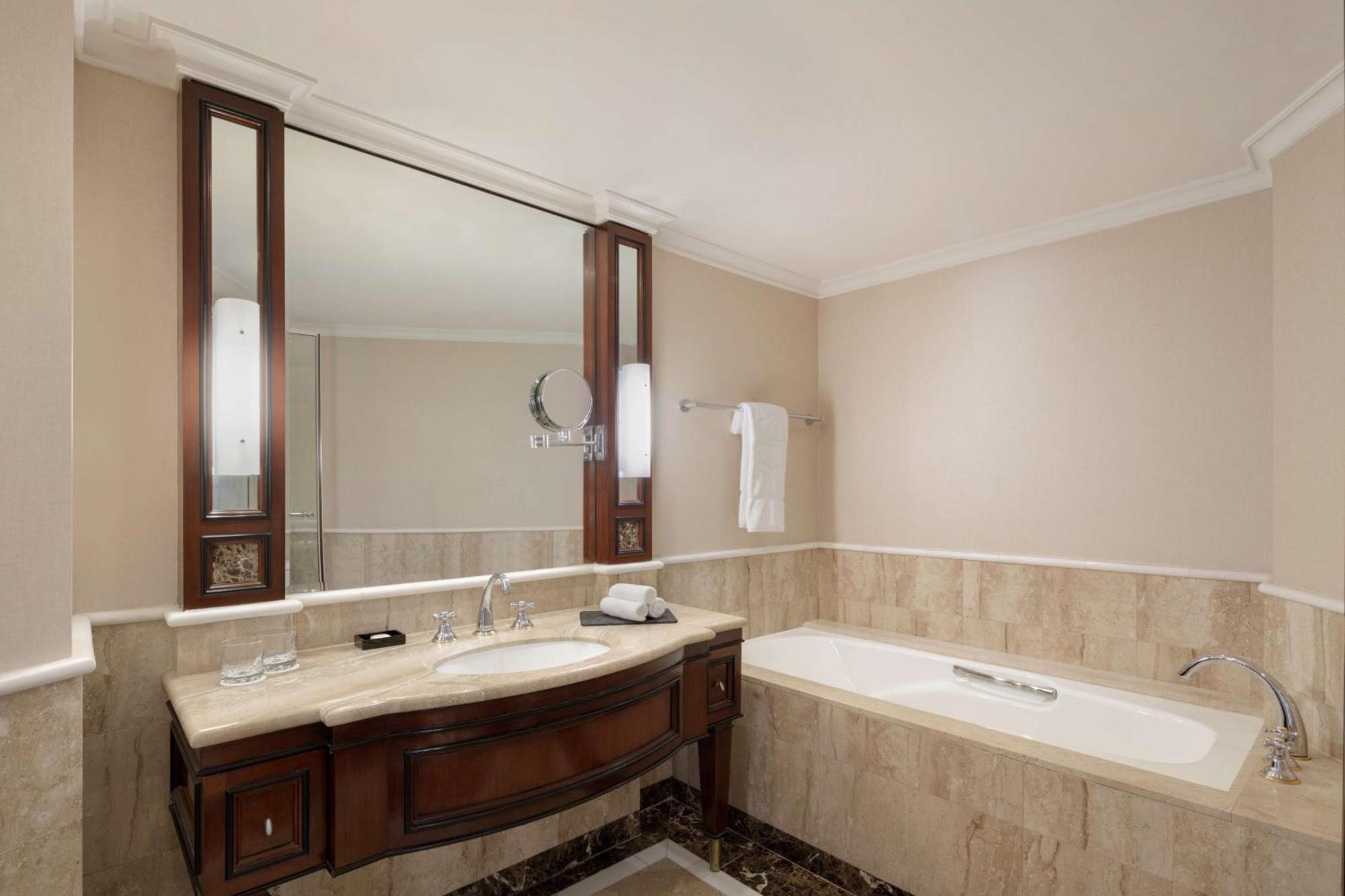 Grand Premier Sydney Harbour Room