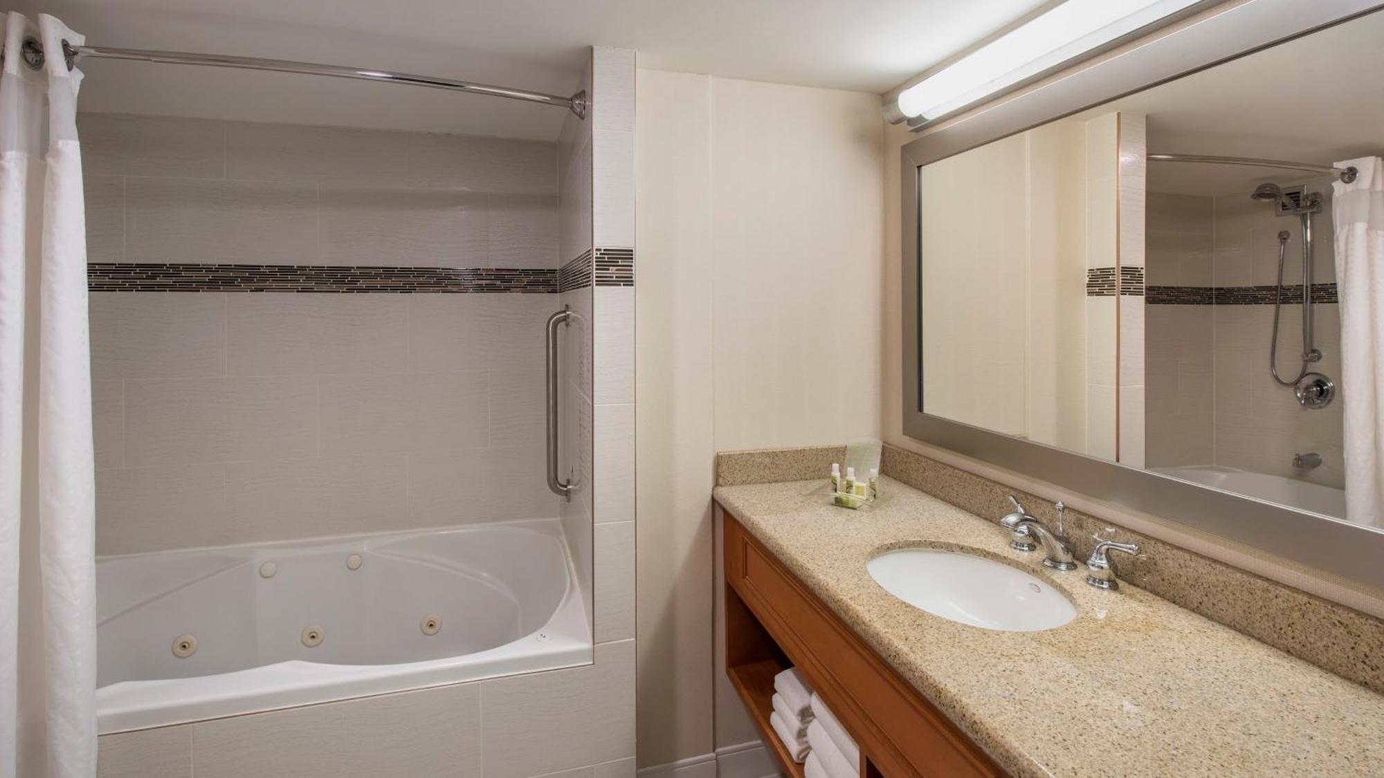 One-Bedroom Suite City View,1576725716:JPEG