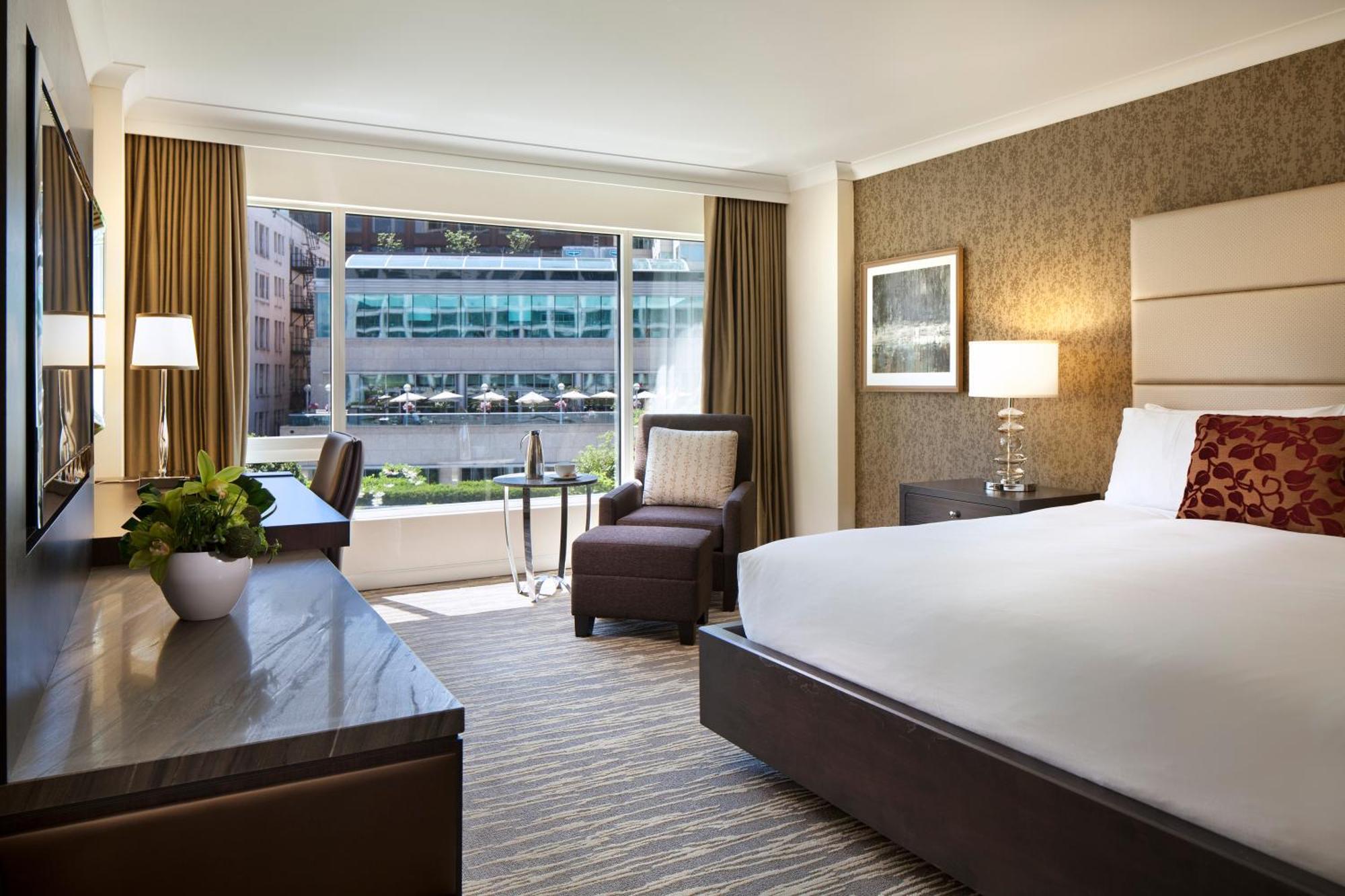 Deluxe City View Room with two double beds