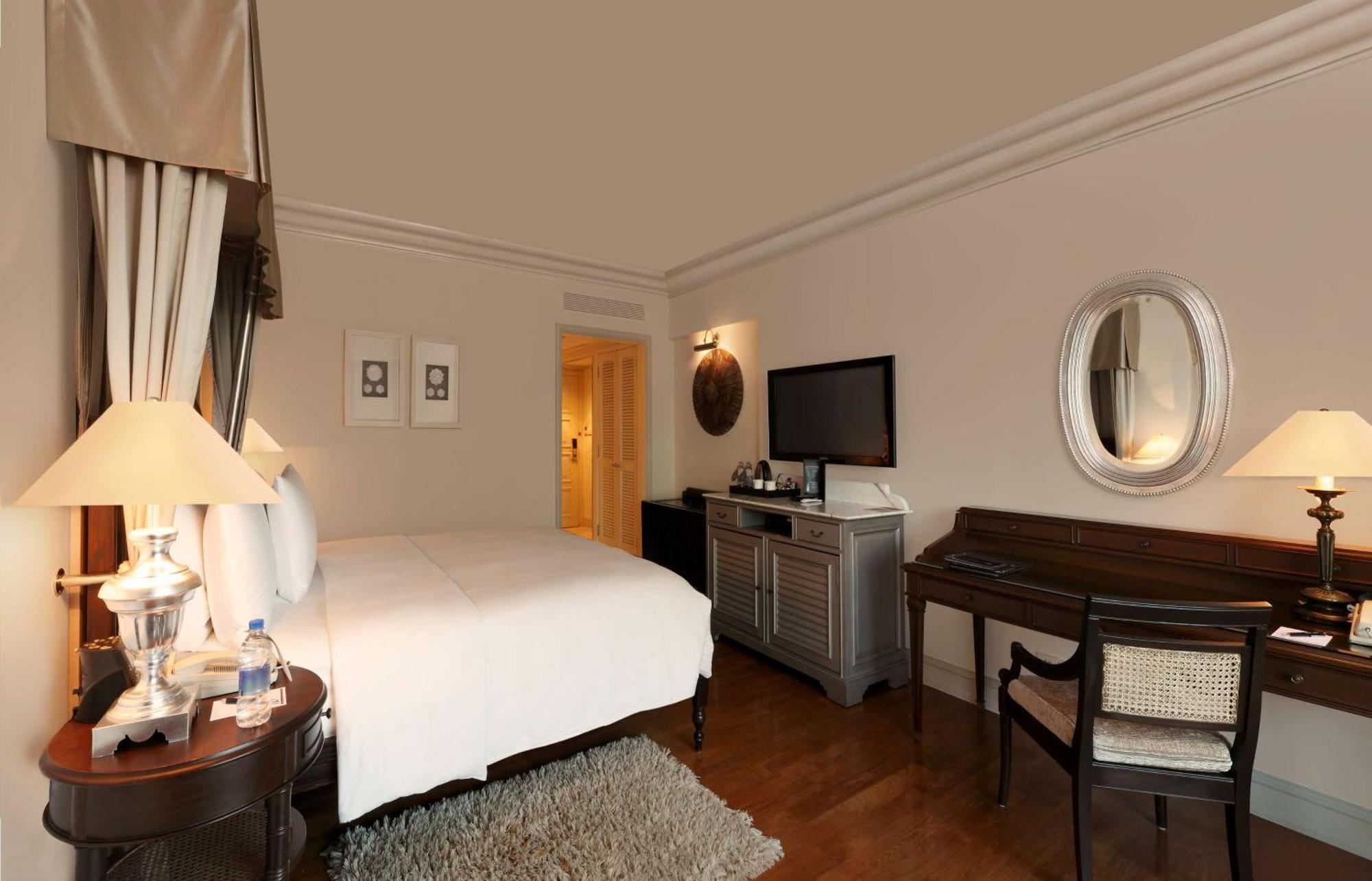Executive King Room with Access to Executive Lounge