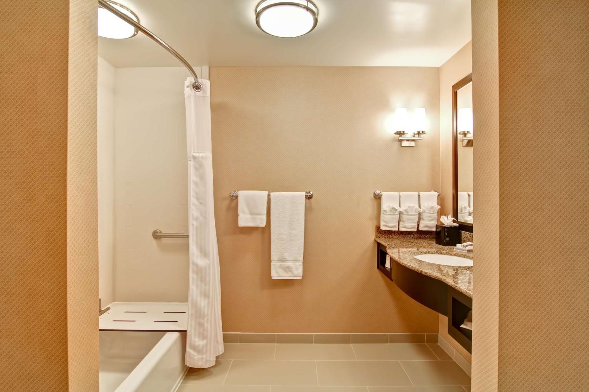 King Room Tub Mobility Hearing Access