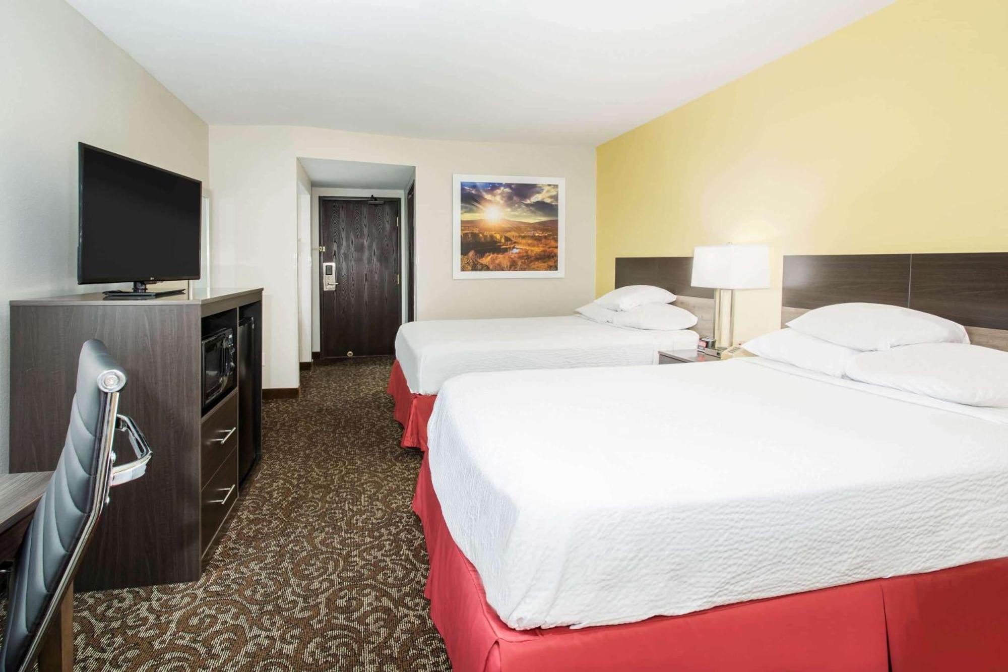 Queen Room Two Queen Beds Non-Smoking