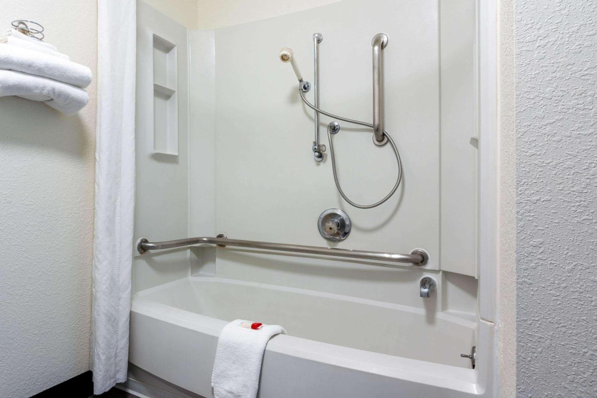 Queen Room Mobility Access or Non-Smoking