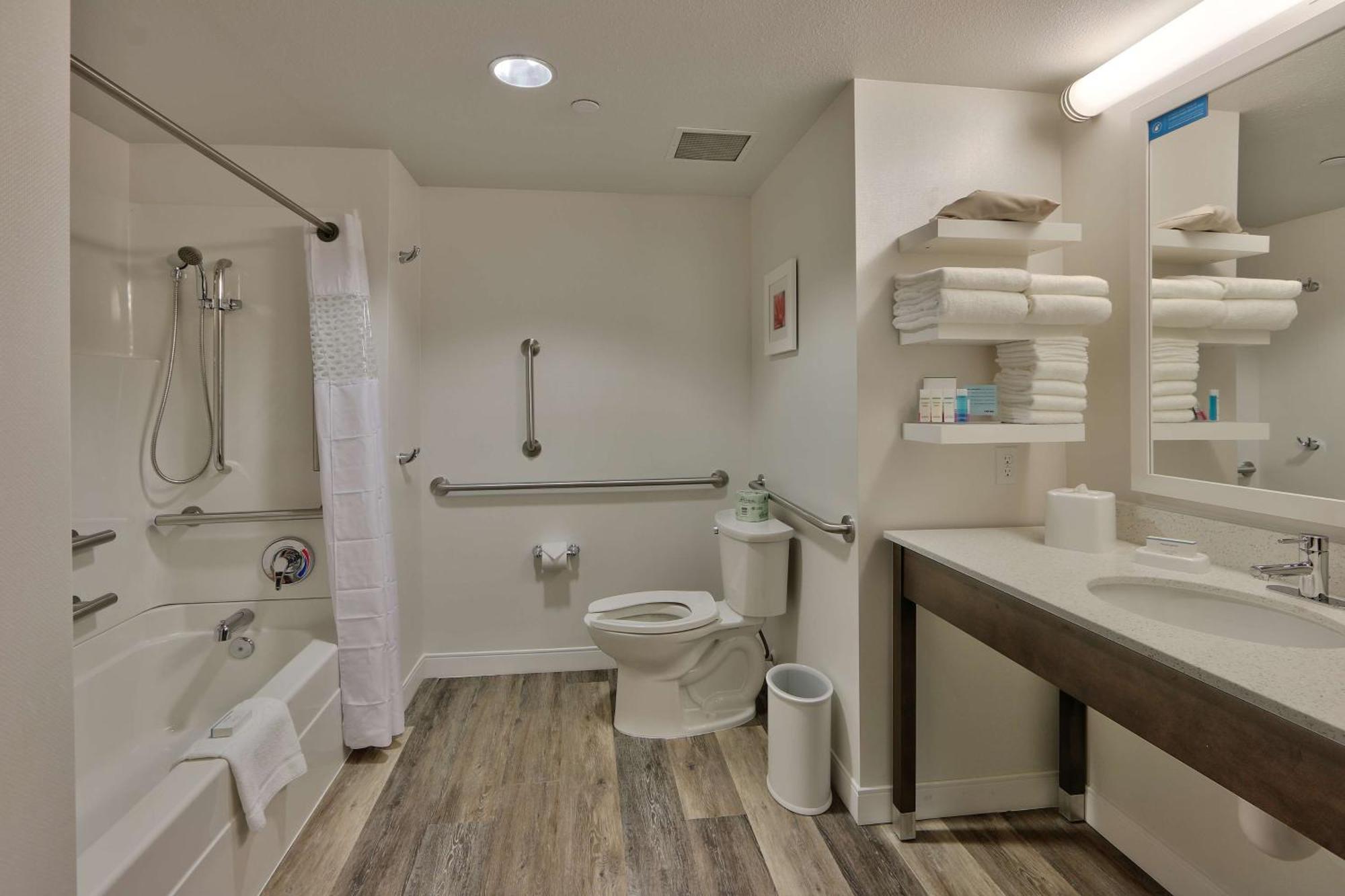 Queen Room with Two Queen Beds - Mobility and Hearing Access/Non-Smoking