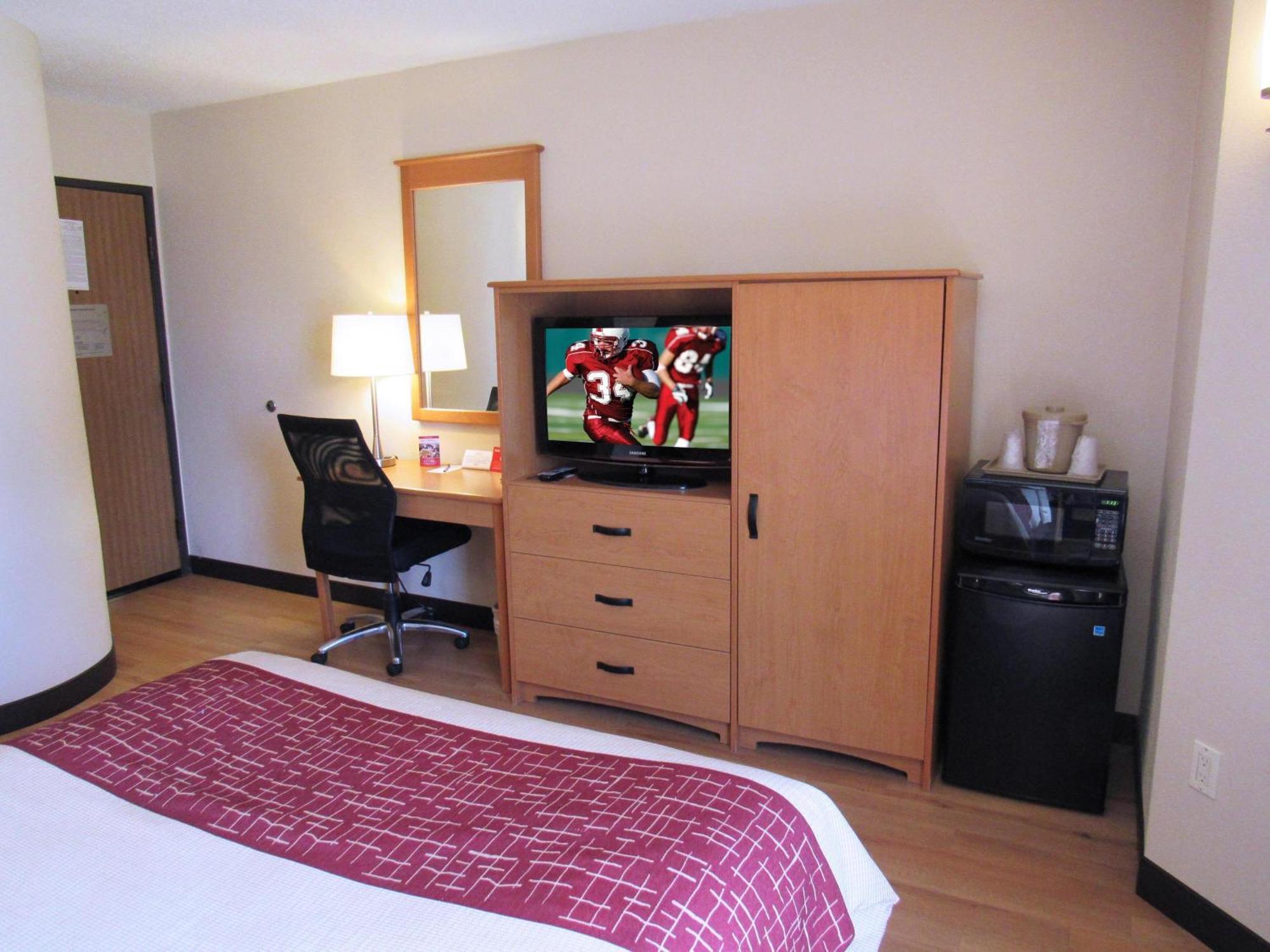 Deluxe Queen Room Disability Access Non-Smoking