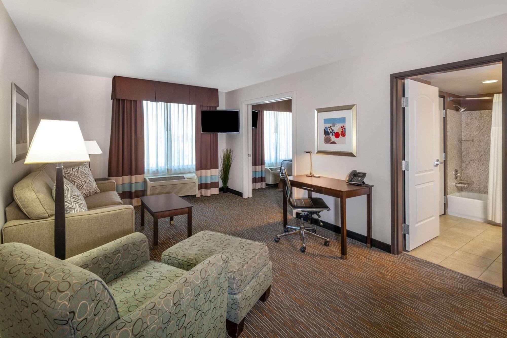 King Studio Suite - Mobility Access/Non-Smoking