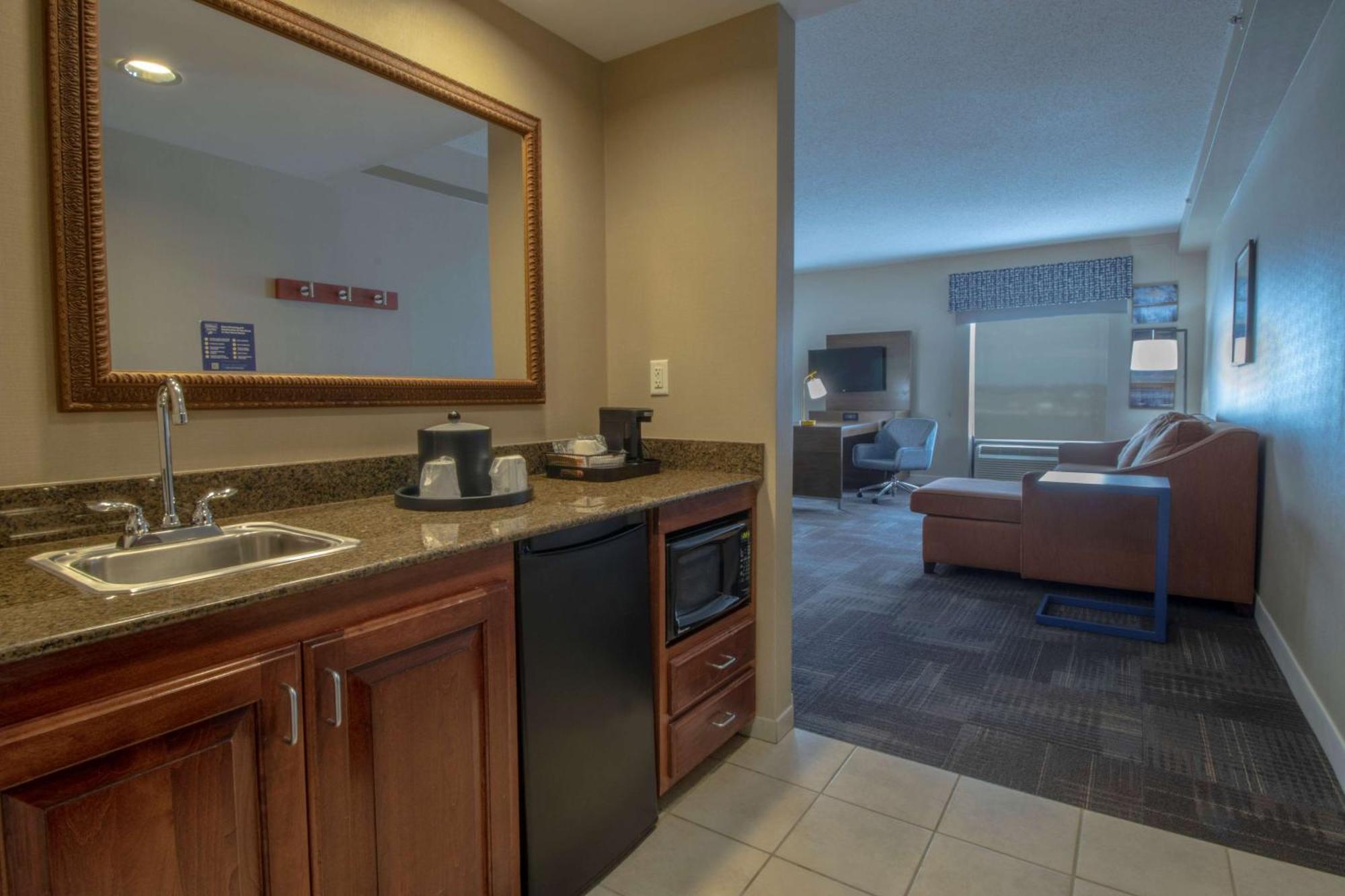 Queen Room Two Queen Beds Mobility Hearing Access or Non-Smoking