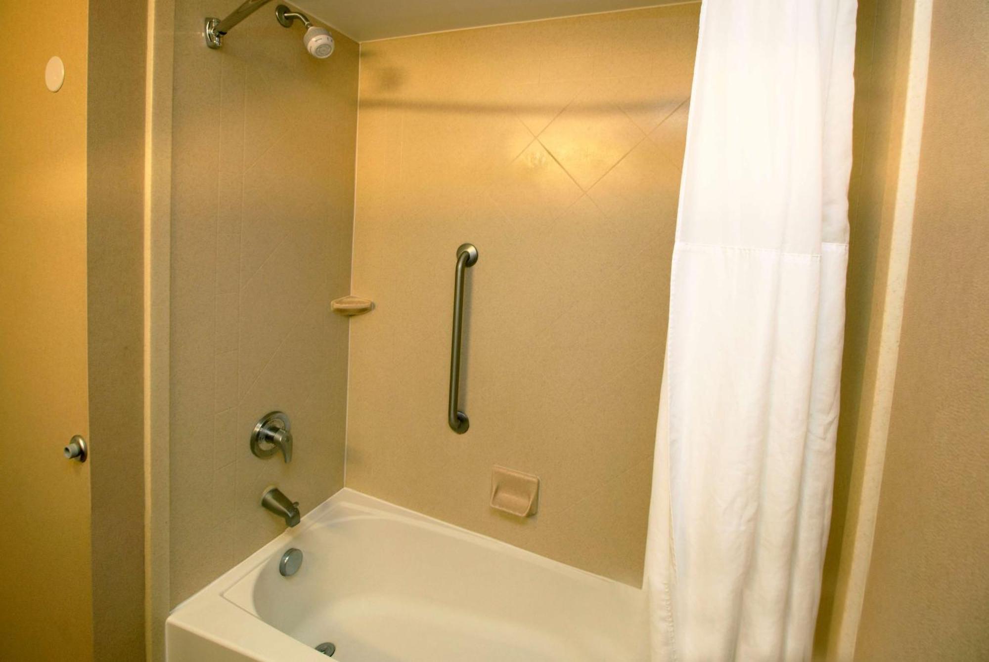 Queen Room Two Queen Beds Mobility Hearing Access or Non-Smoking