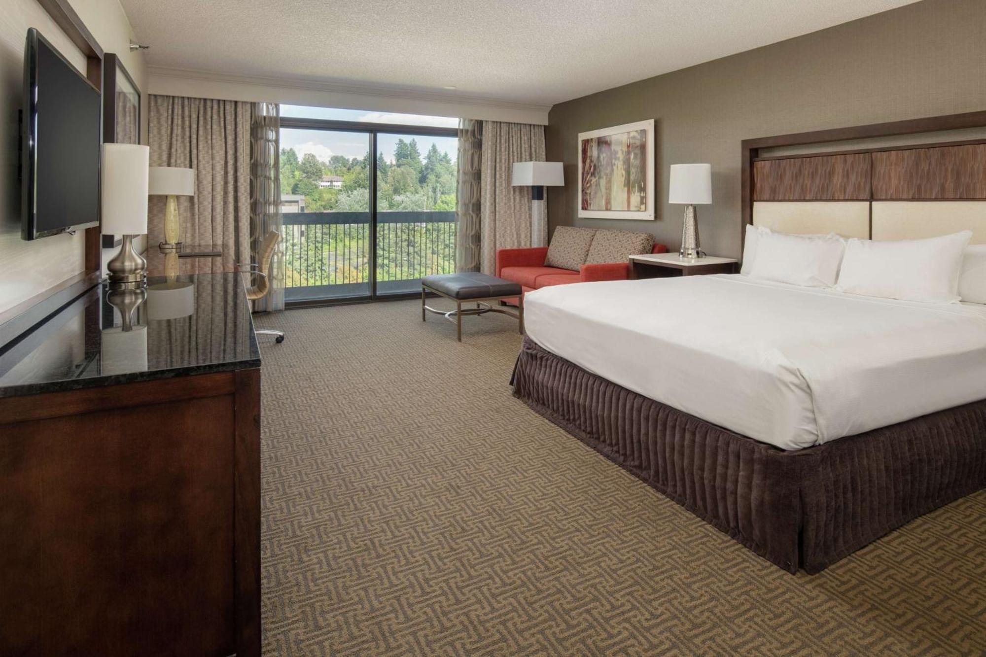 King Room Tub Mobility or Hearing Accessible or High Floor