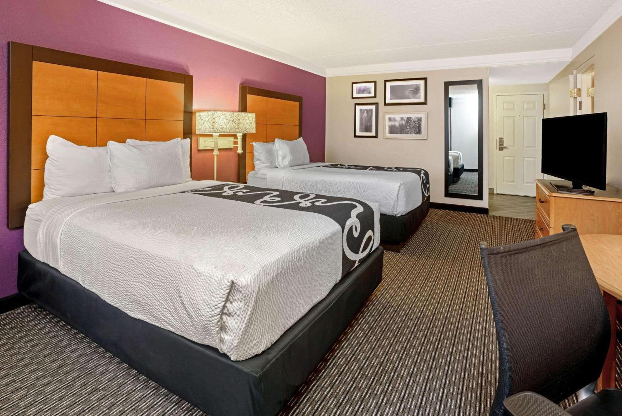 Deluxe Suite Two Double Beds Mobility Access or Non-Smoking