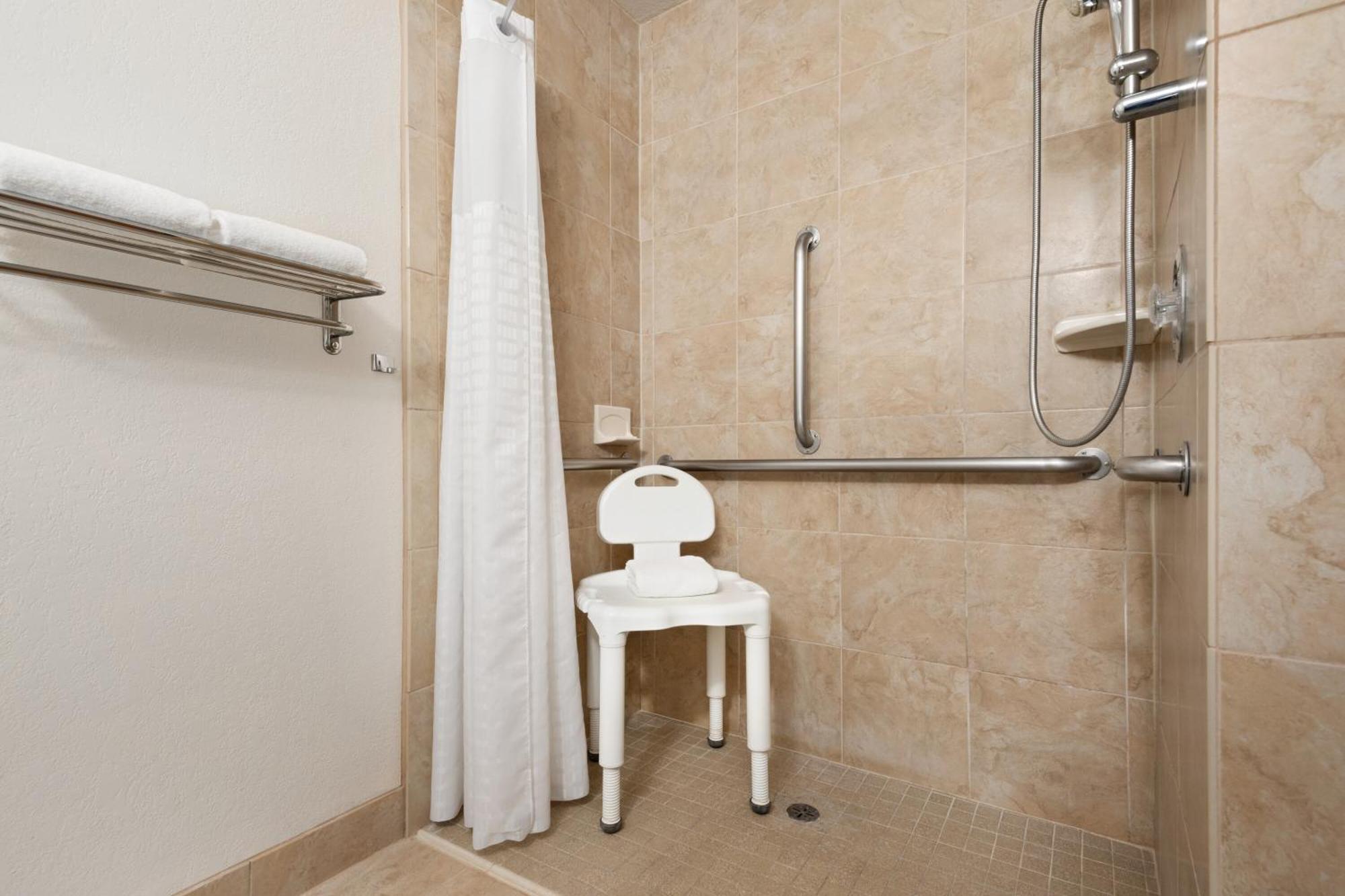 Queen Room - Mobility Access/Non-Smoking