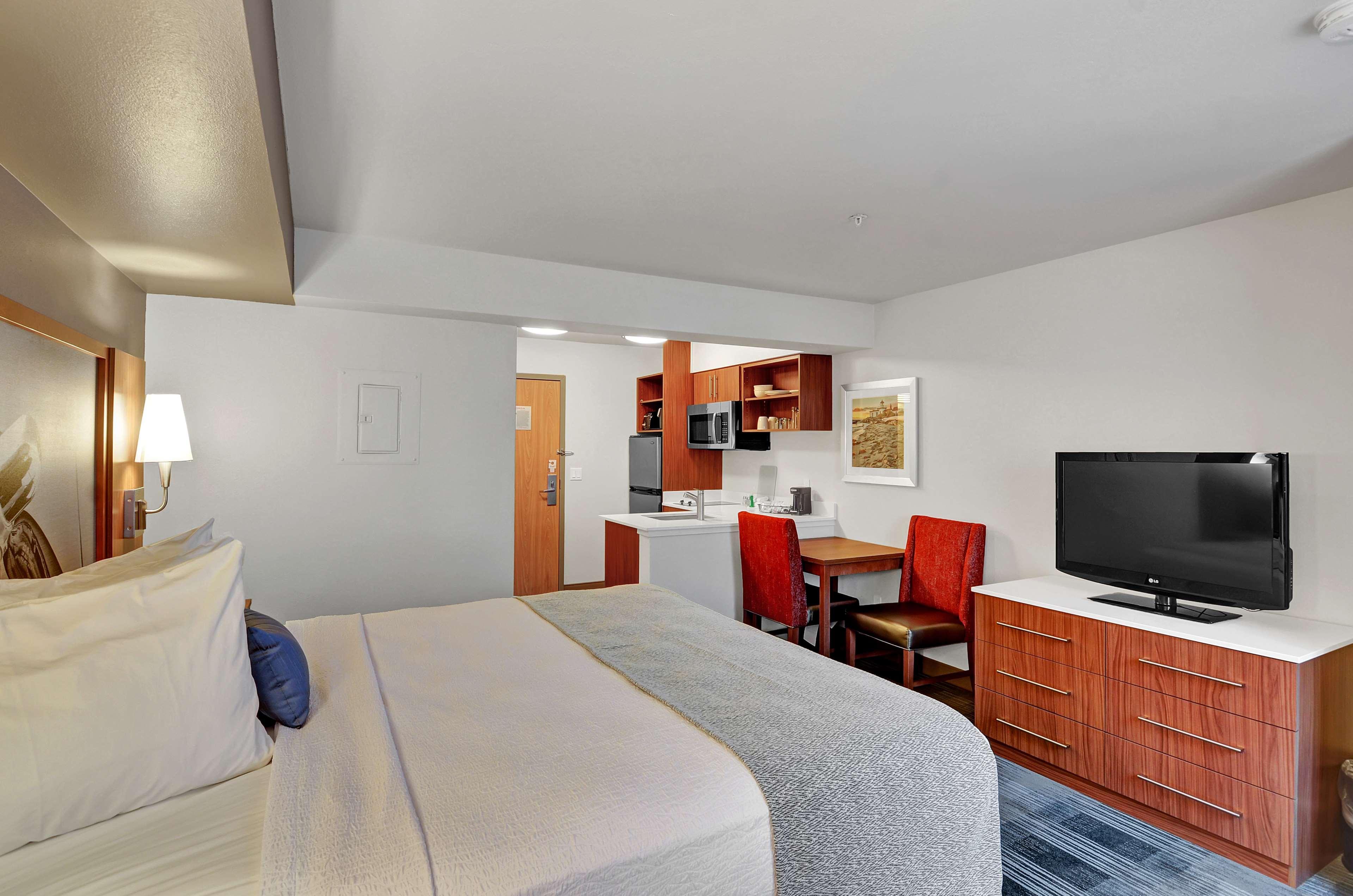 King Room Kitchenette Non-Smoking