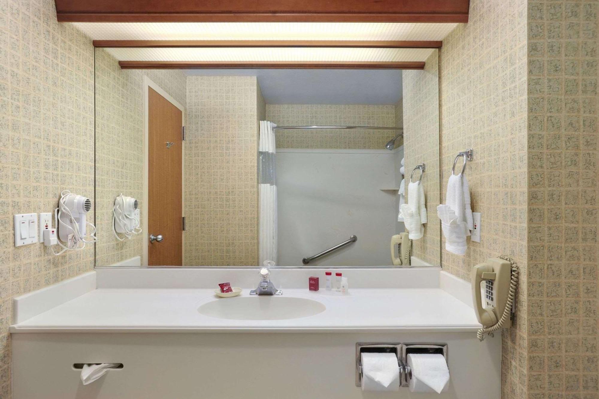 1 King Bed One-Bedroom Suite Non-Smoking