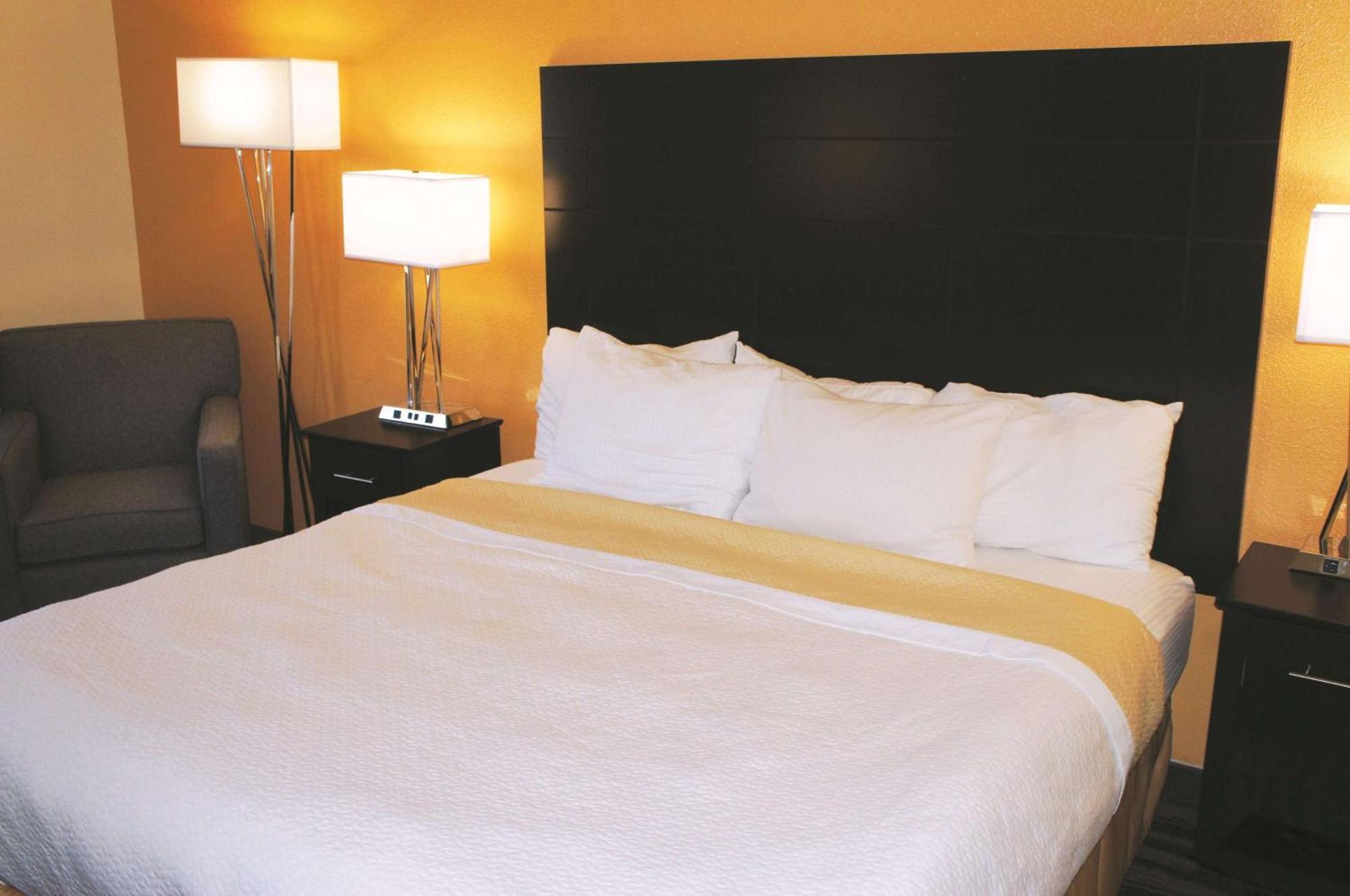 Queen Room - Mobility Access/Non-Smoking