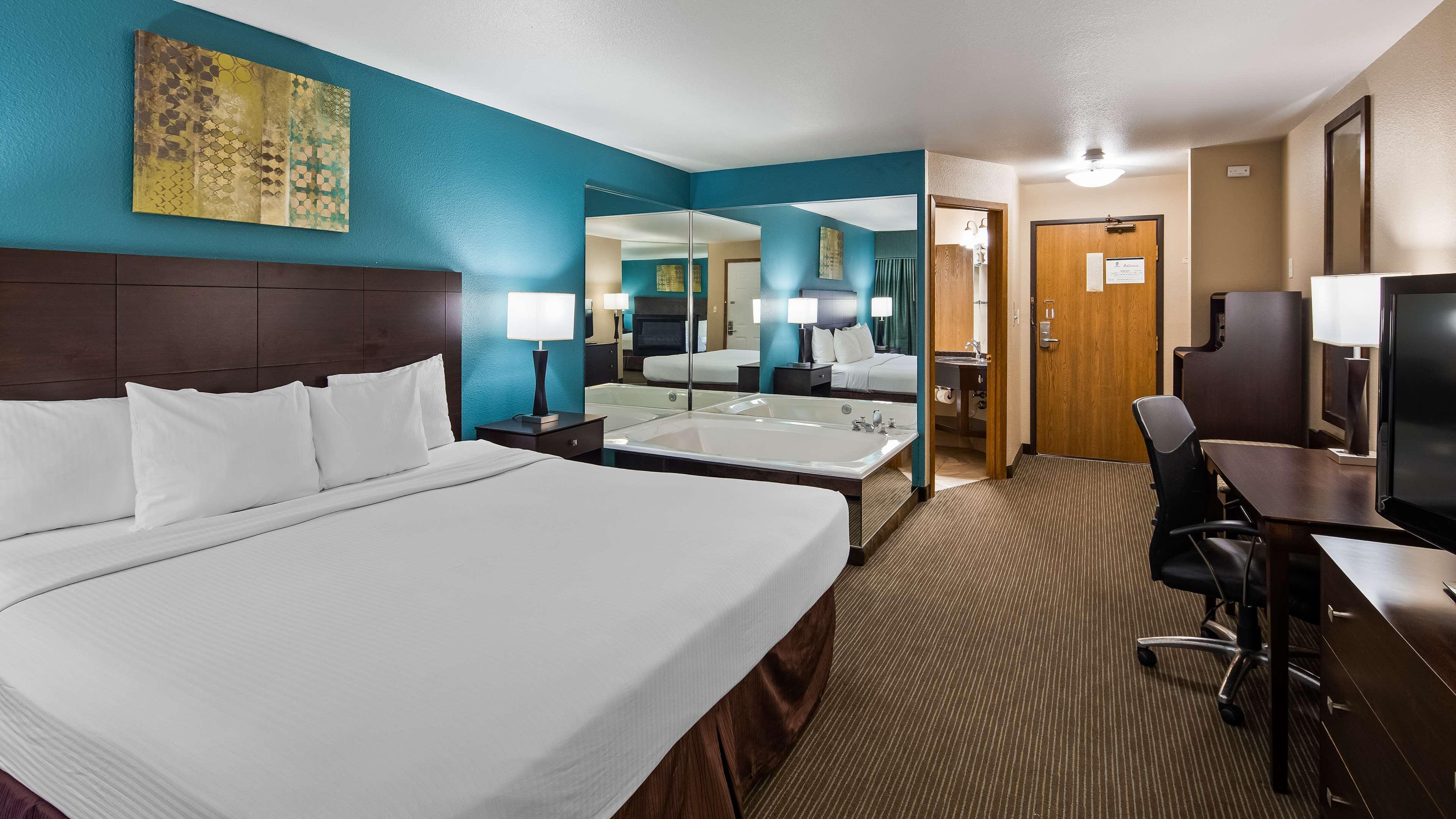 Deluxe King Room with Fireplace