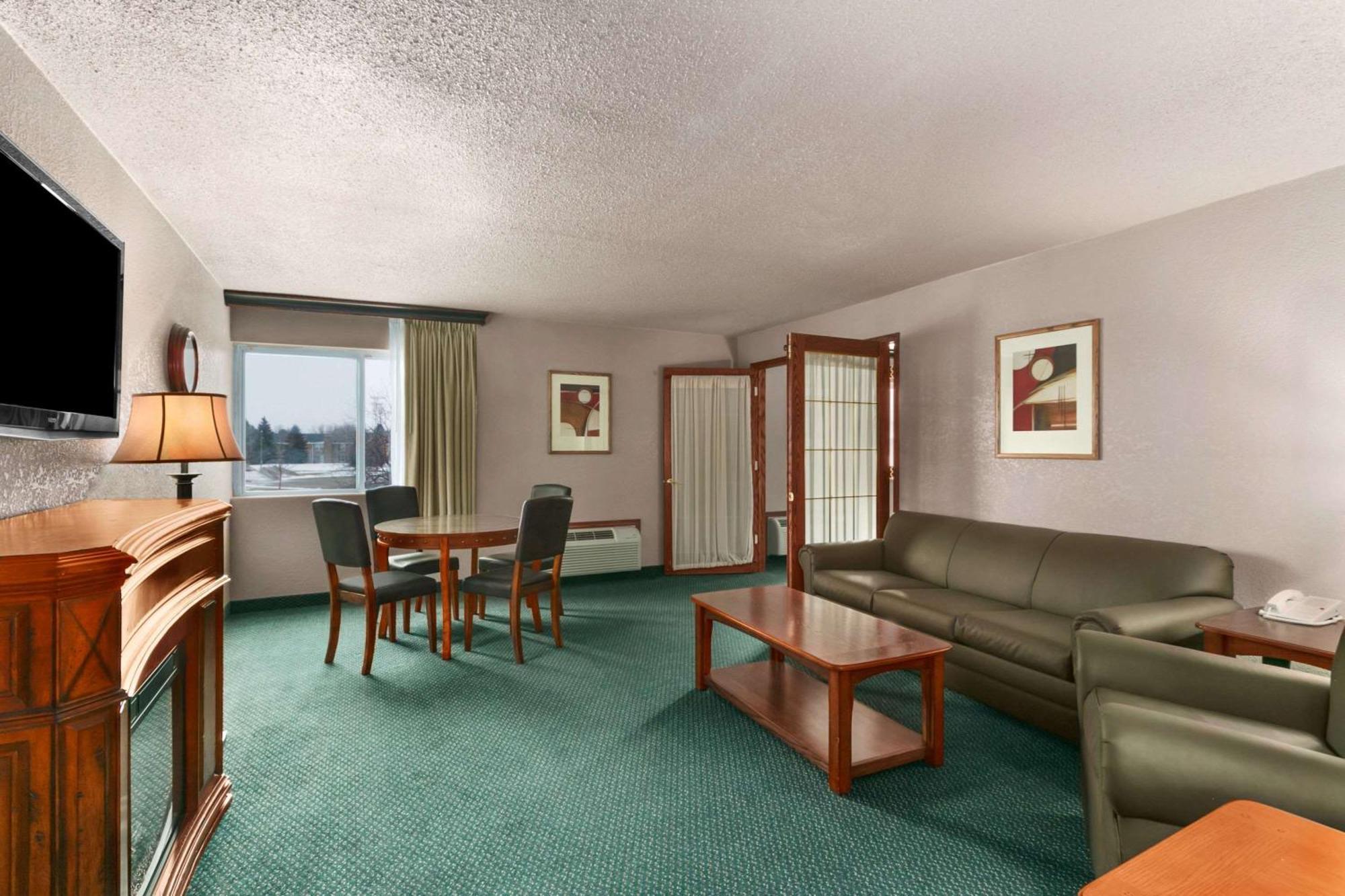 King Suite Jetted Tub Non-Smoking