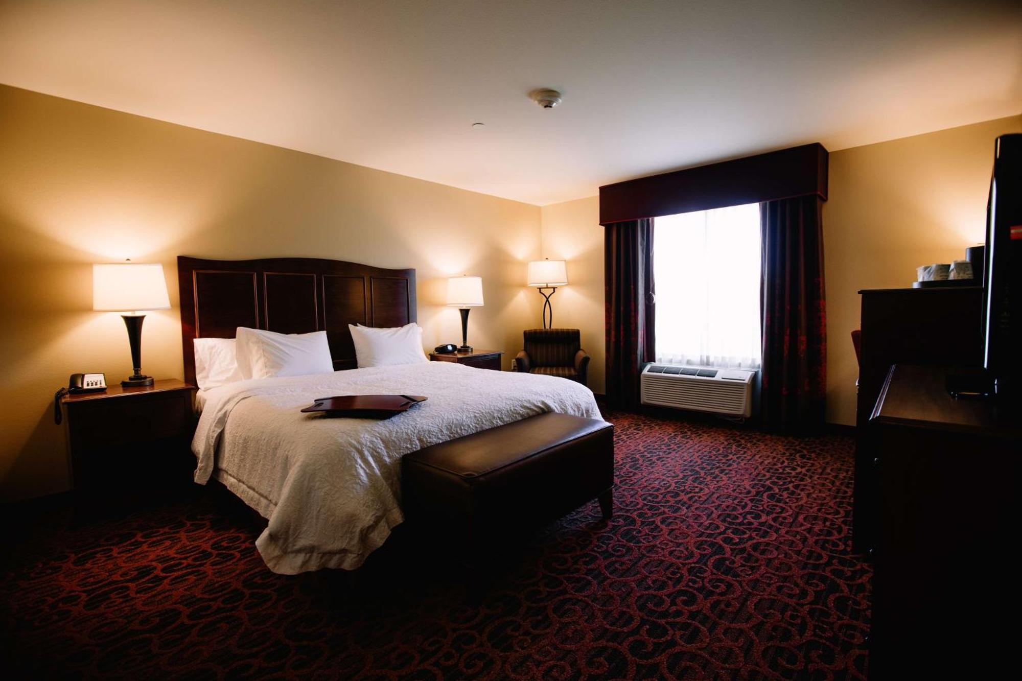 King Room with Accessible Tub - Mobility and Hearing Access/Non-Smoking