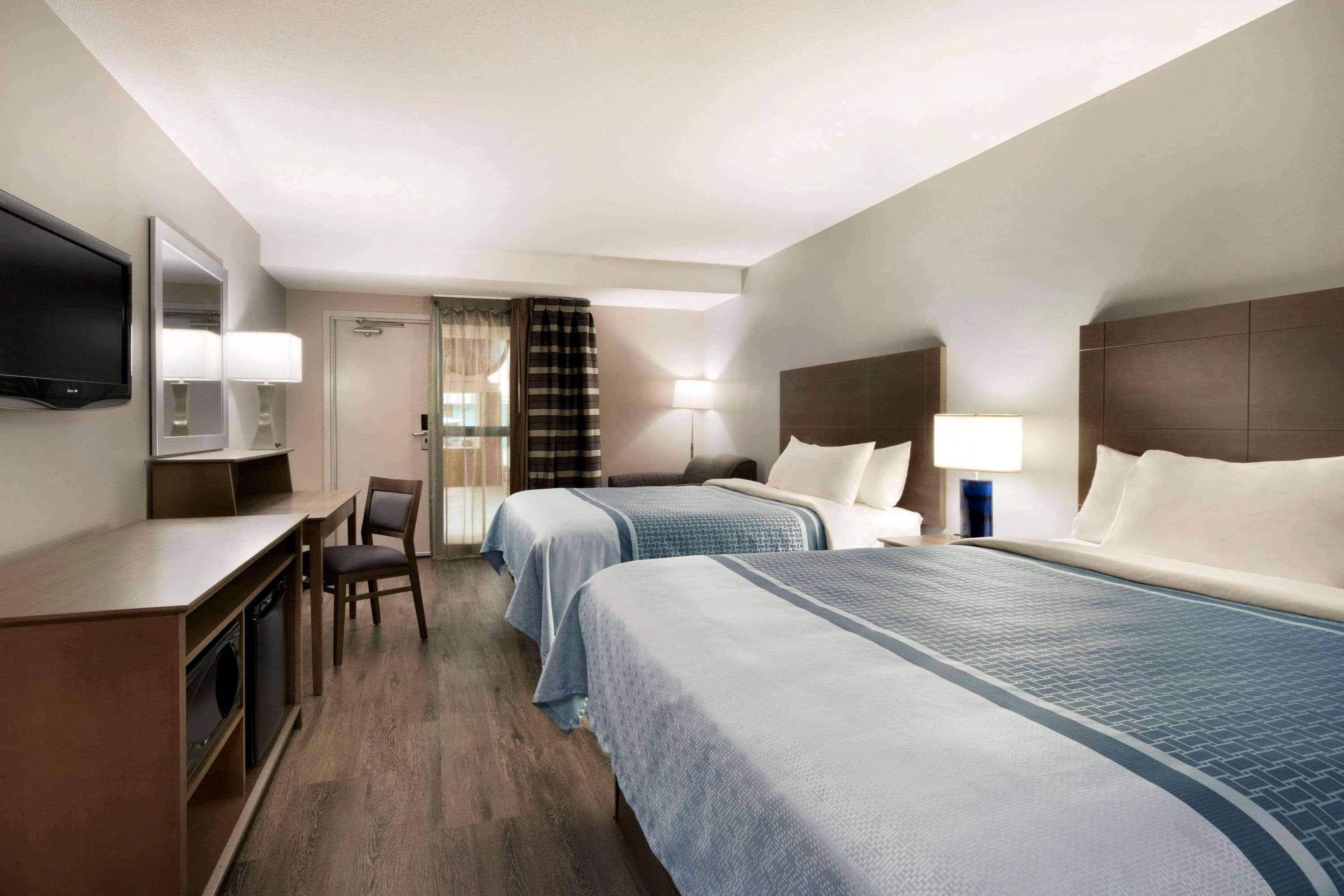 Pool Side Studio Suite with Two Queen Beds - Non-Smoking