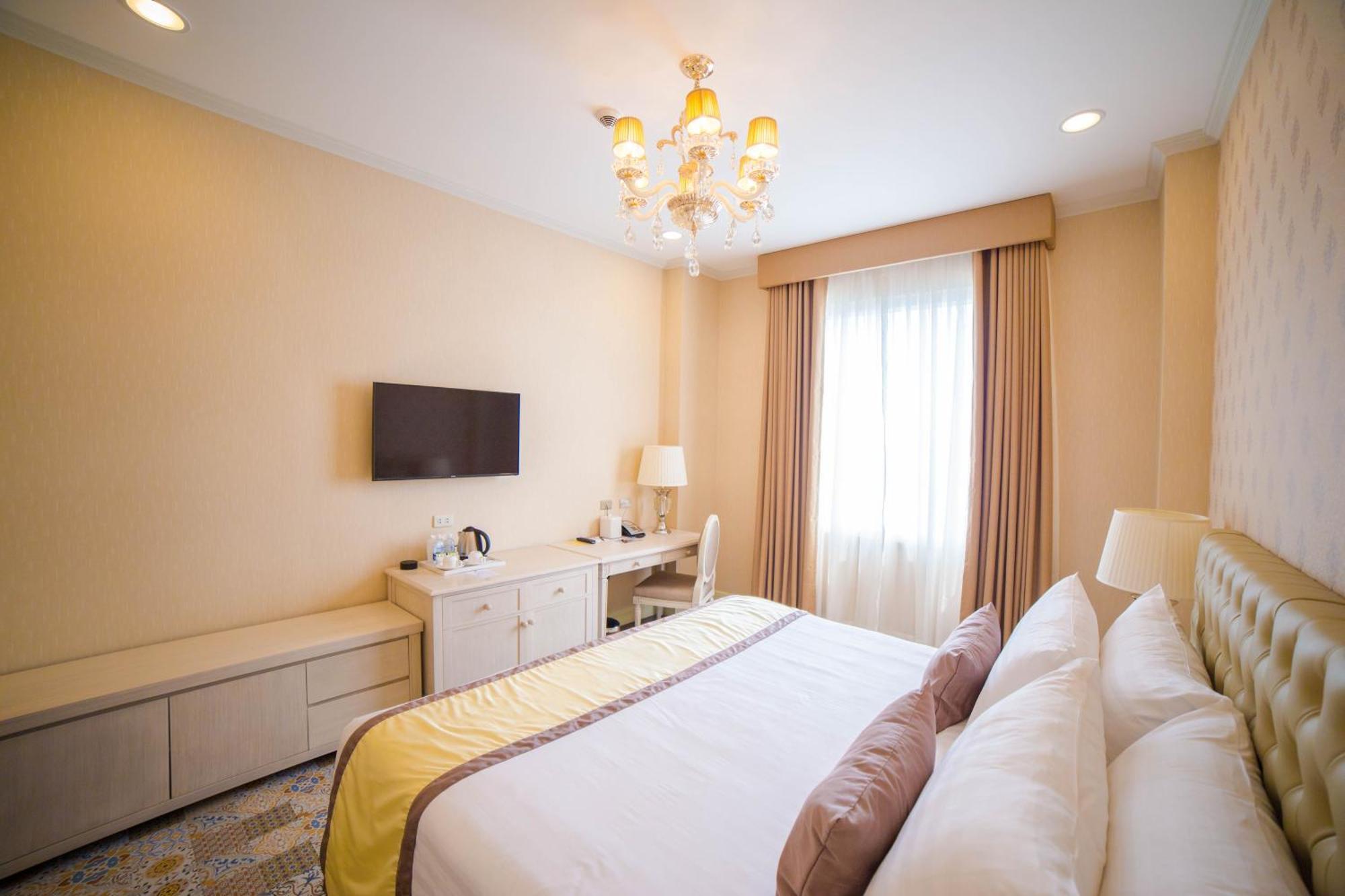 Deluxe King Room
