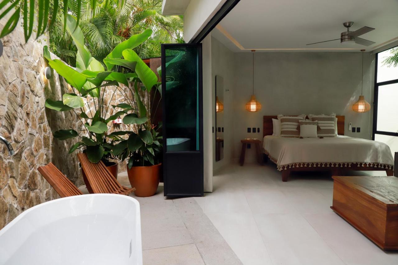 Wild Studio with Outdoor Bathroom
