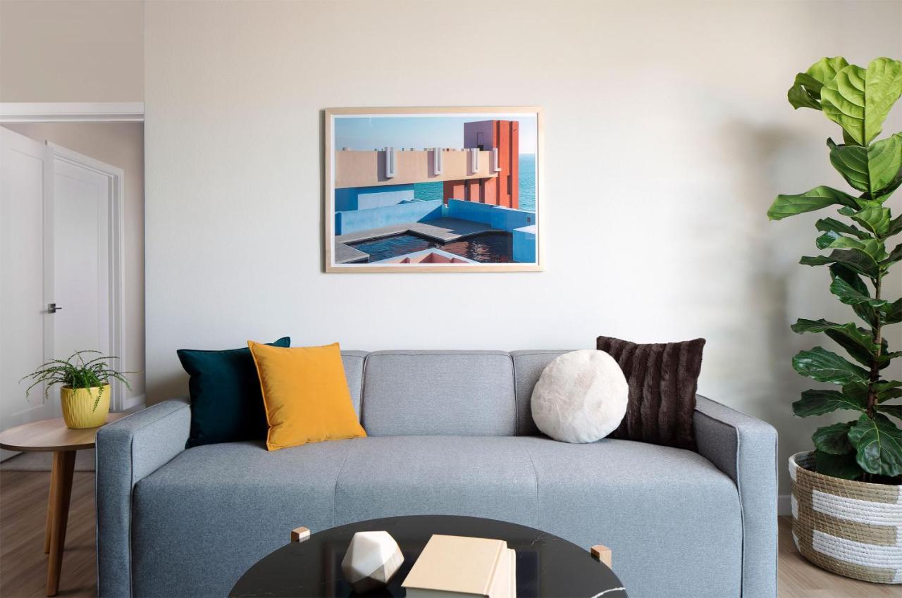 Designer Furnished 2 Bedroom Apt in Old Town