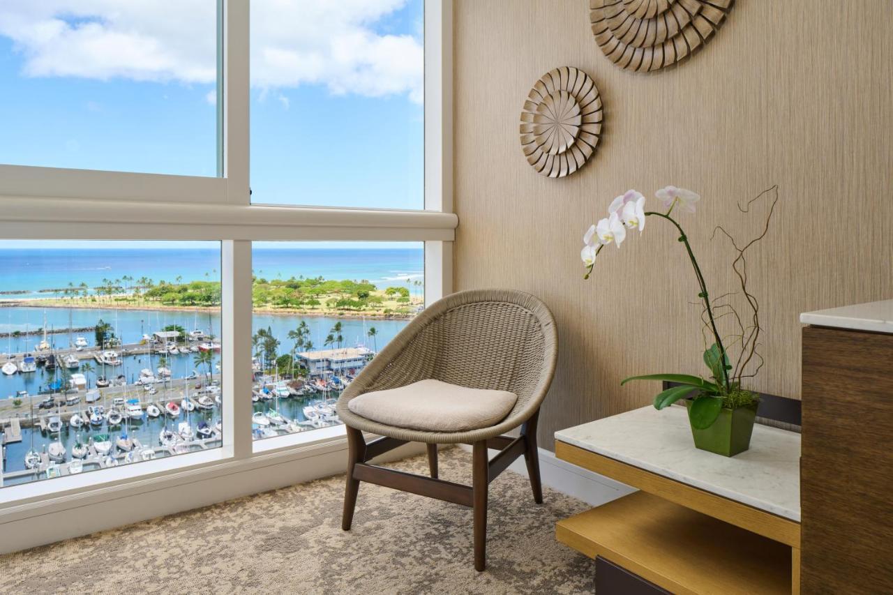 Oceanfront Club Floor 2 Queens