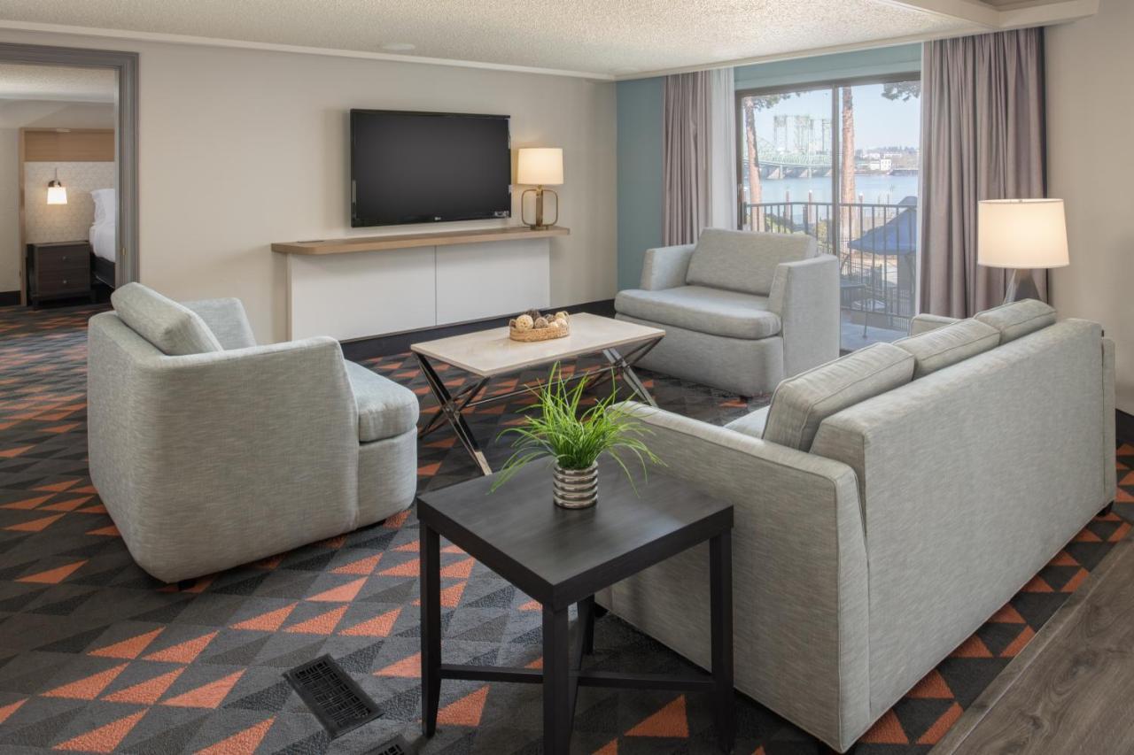 One-Bedroom Suite Courtyard View