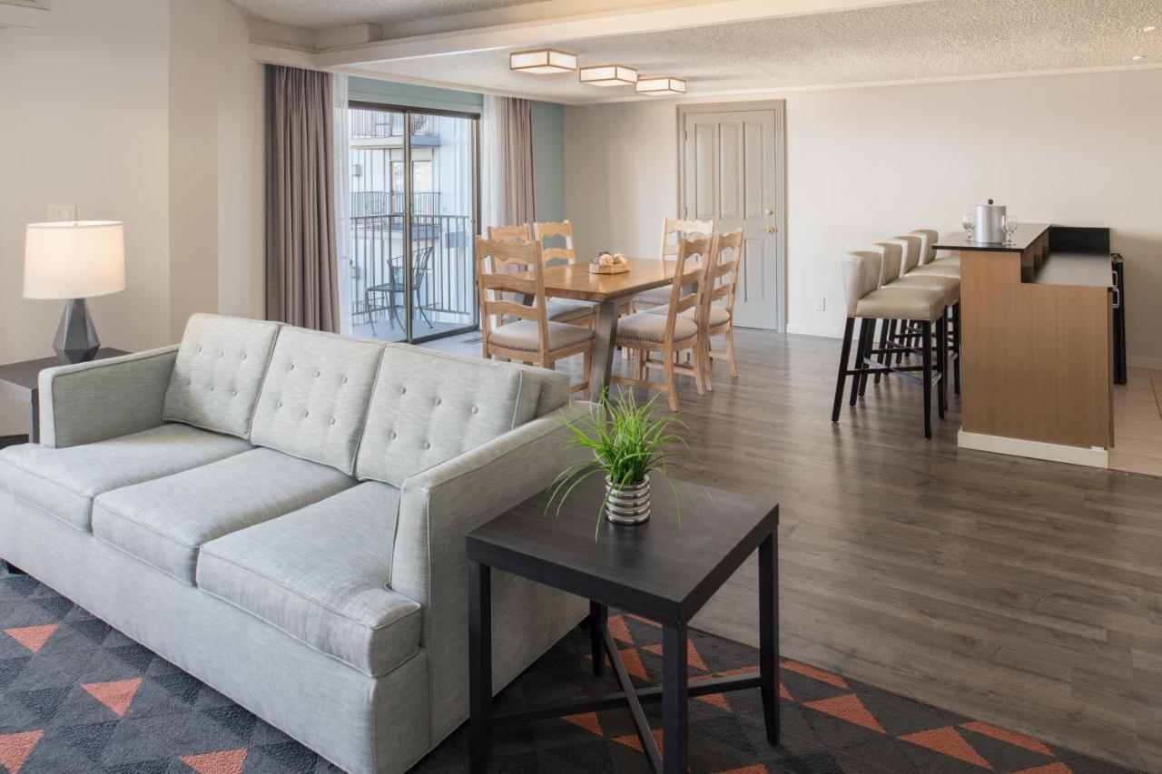 One-Bedroom Suite Courtyard View