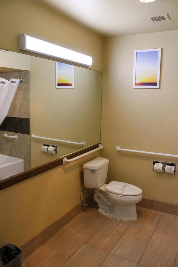 Queen Room with Two Queen Beds - Mobility Access/Non-Smoking