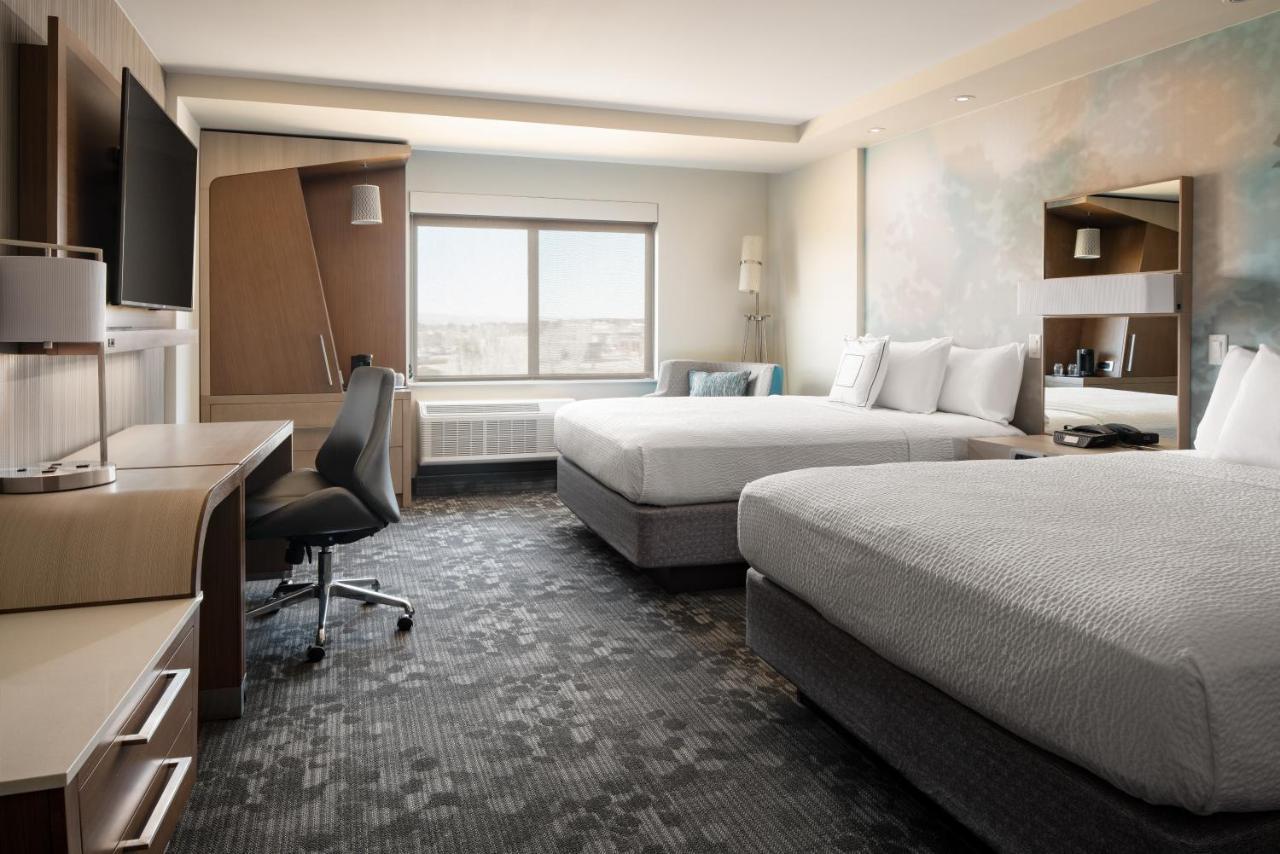 Guest room, 2 Queen, Mountain view