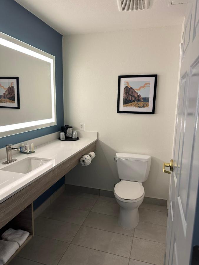 1 Queen Bed, Mobility Impaired Accessible Room, Non-Smoking