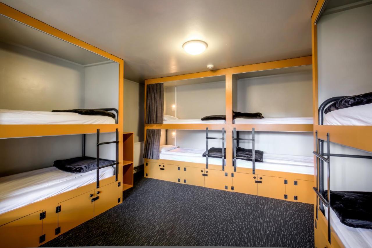Single Pod in a Mixed Shared Room