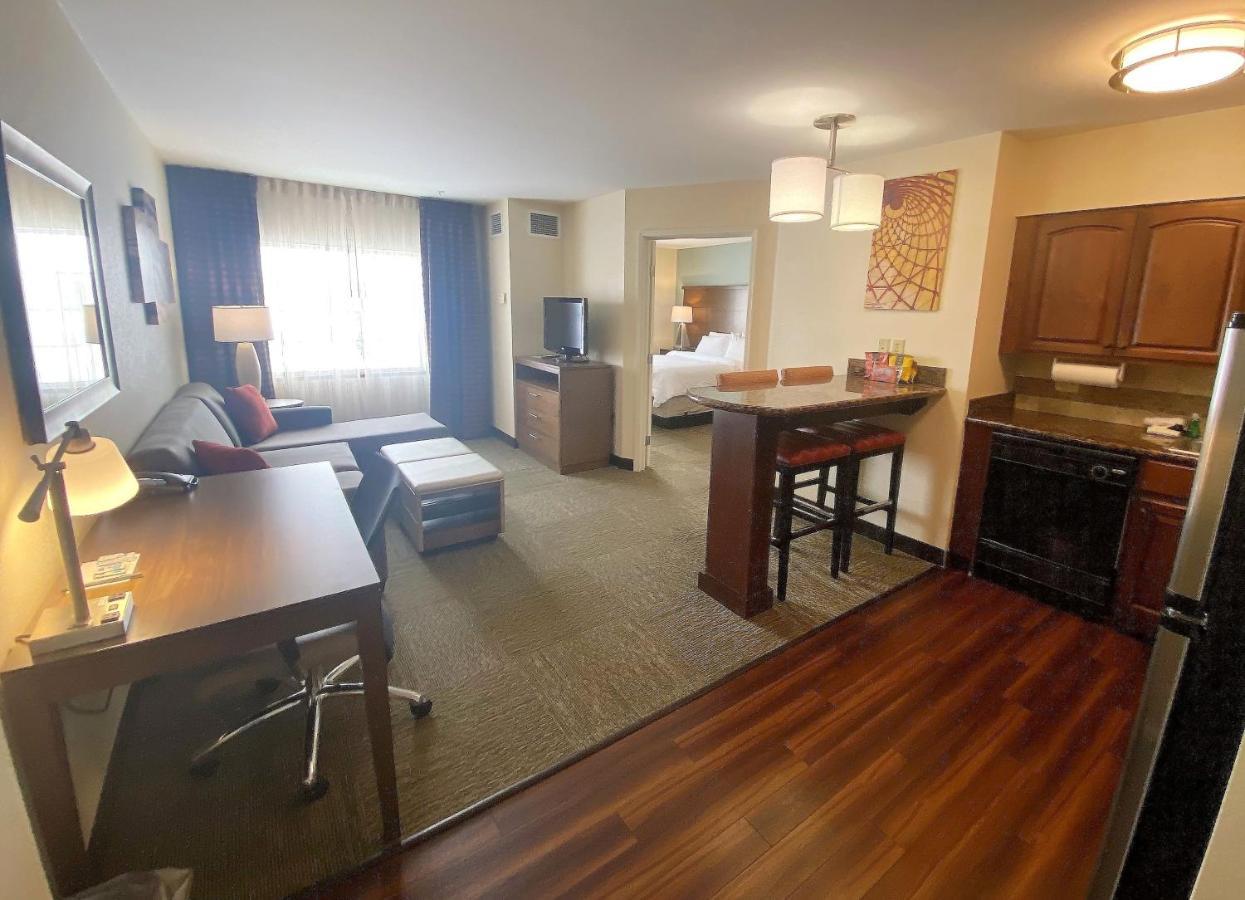 One-Bedroom King Suite