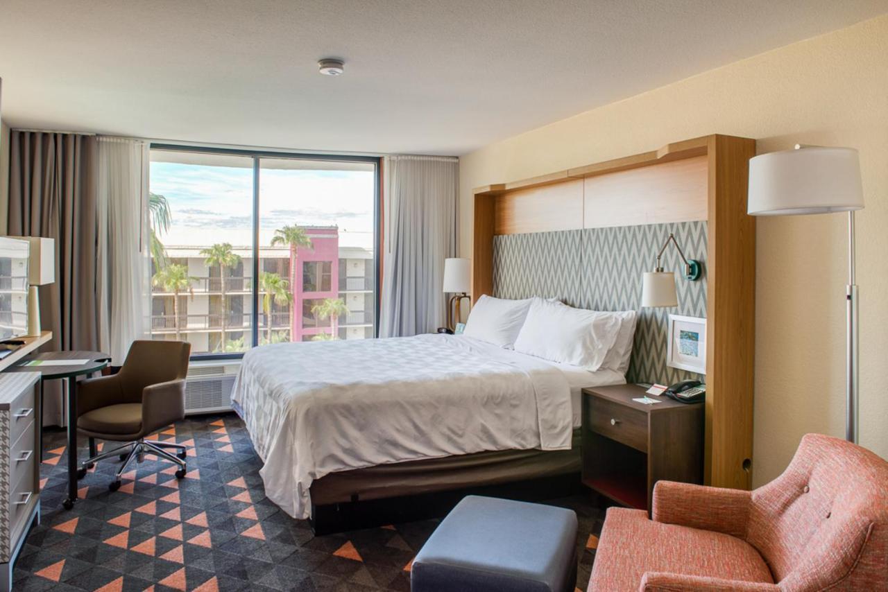 Standard King Room Mobility Accessible Roll Shower