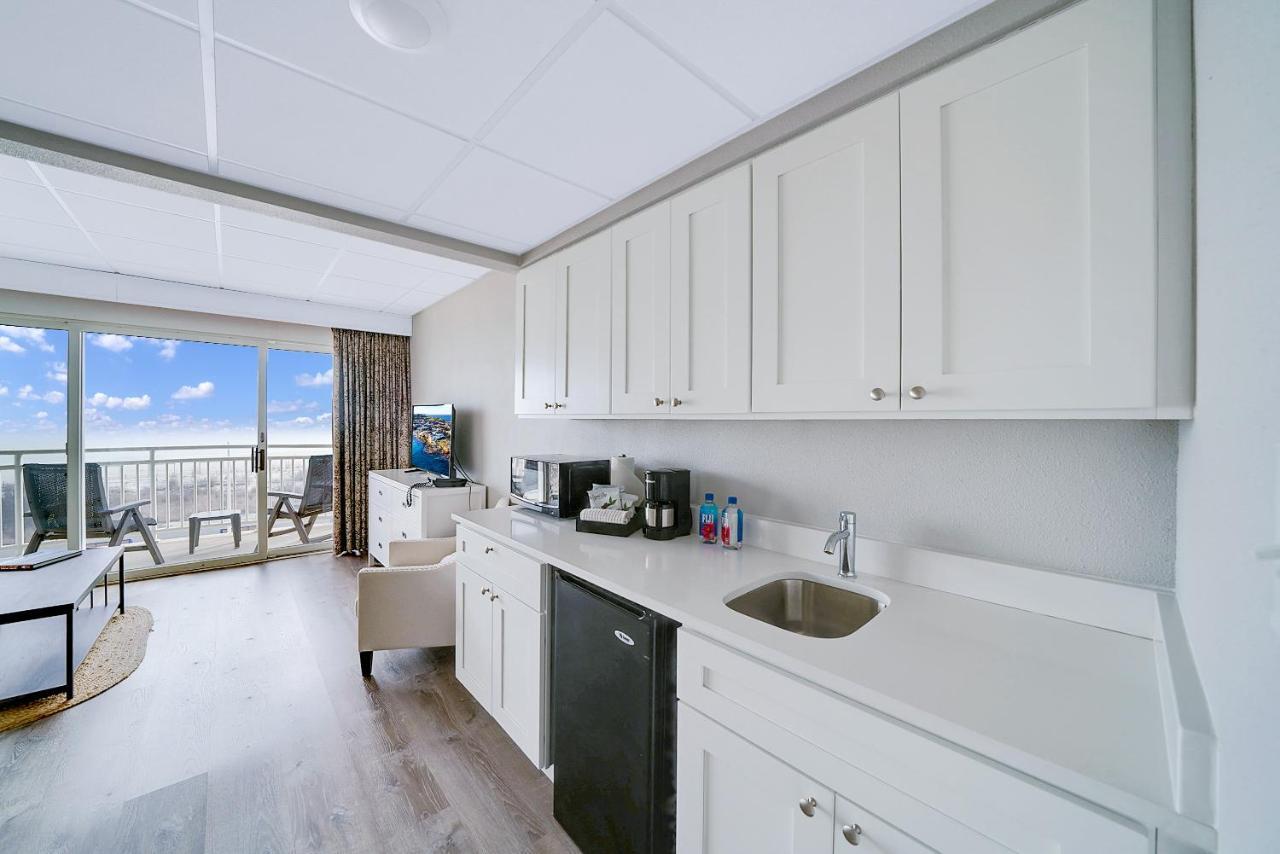 Deluxe Queen Suite Kitchenette Ocean View