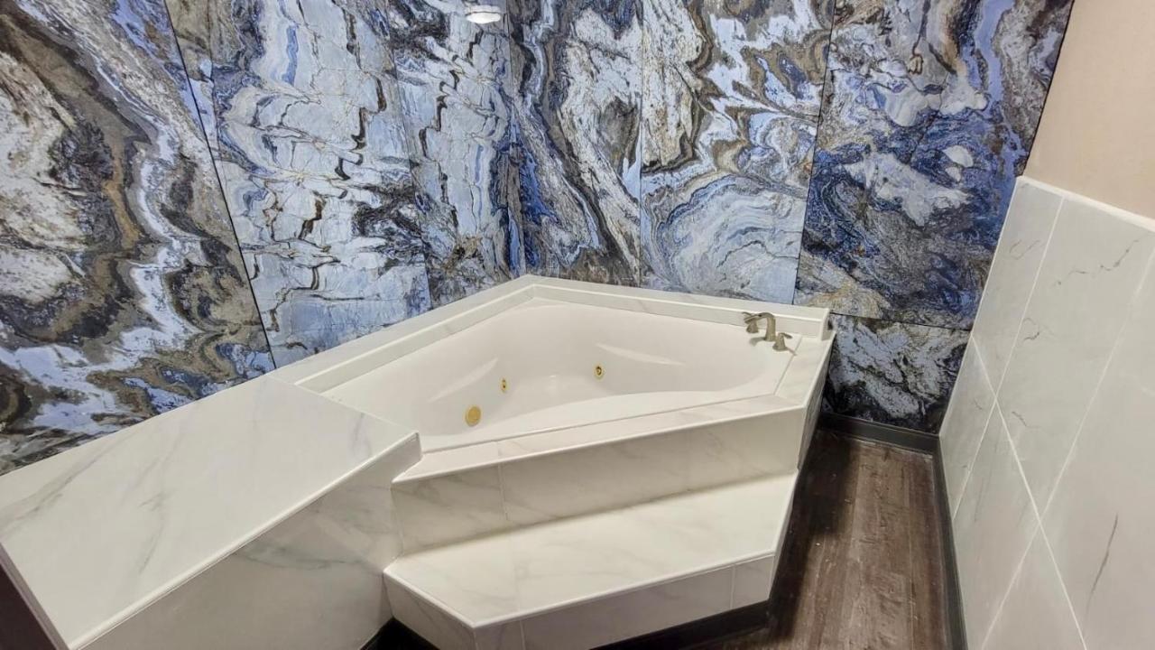 King Suite with Spa Bath